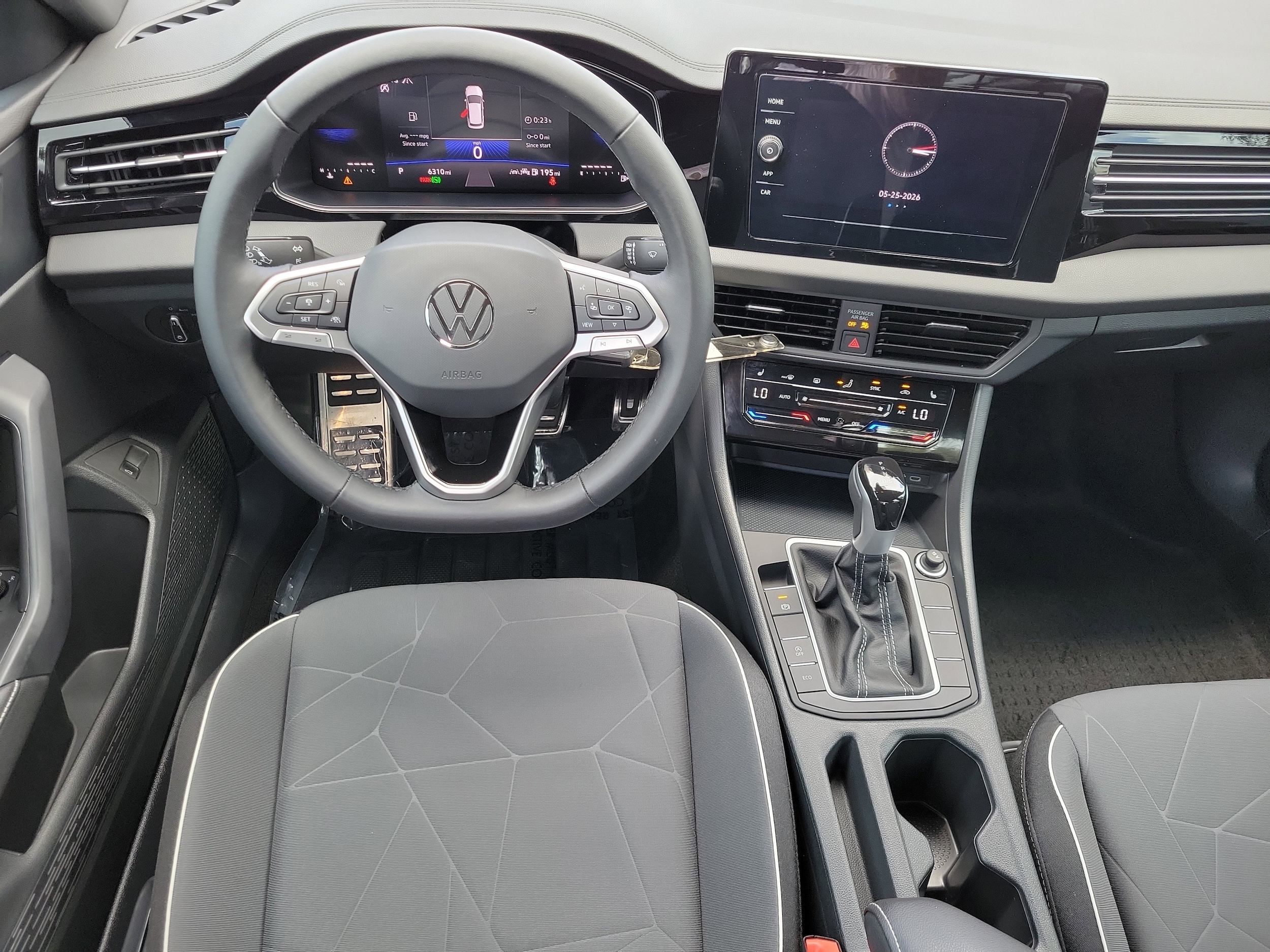 2025 Volkswagen Jetta Sport - Photo 13