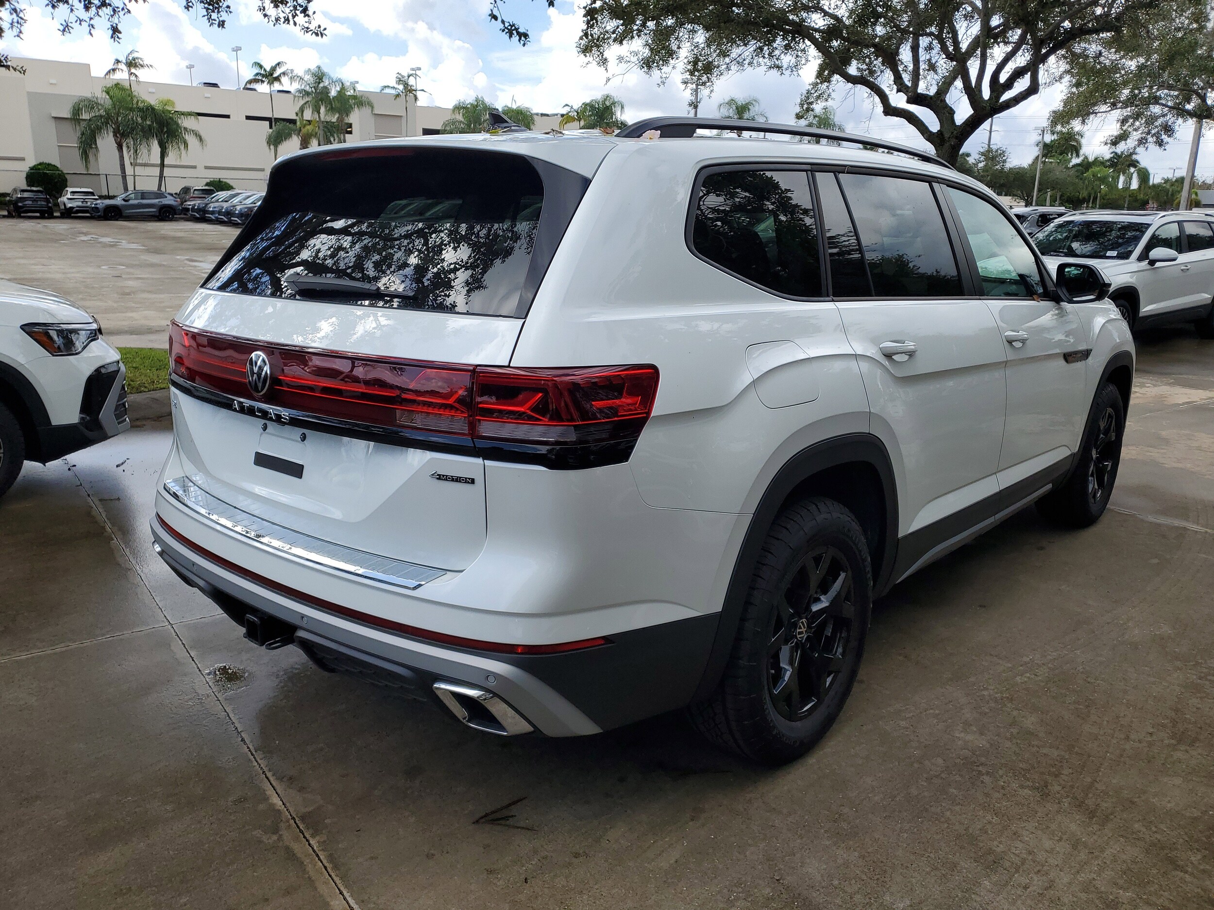2026 Volkswagen Atlas Peak Edition SE photo 3