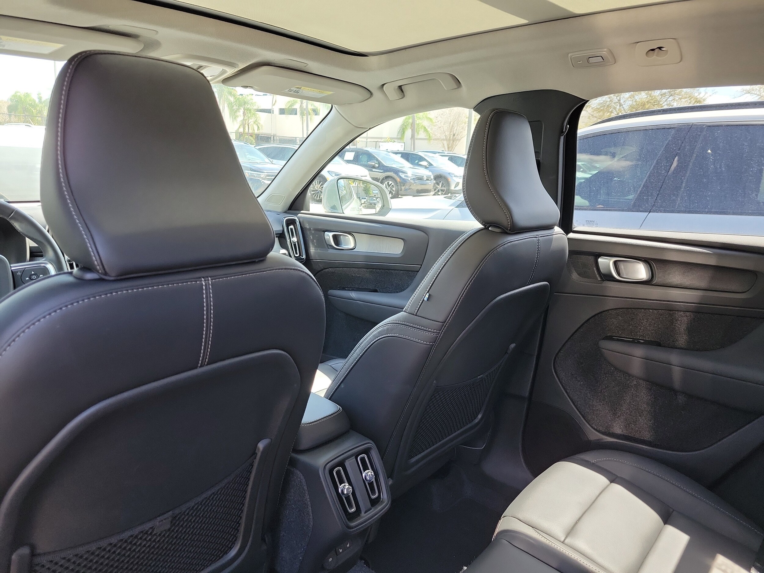 2025 Volvo XC40 Core - Photo 14