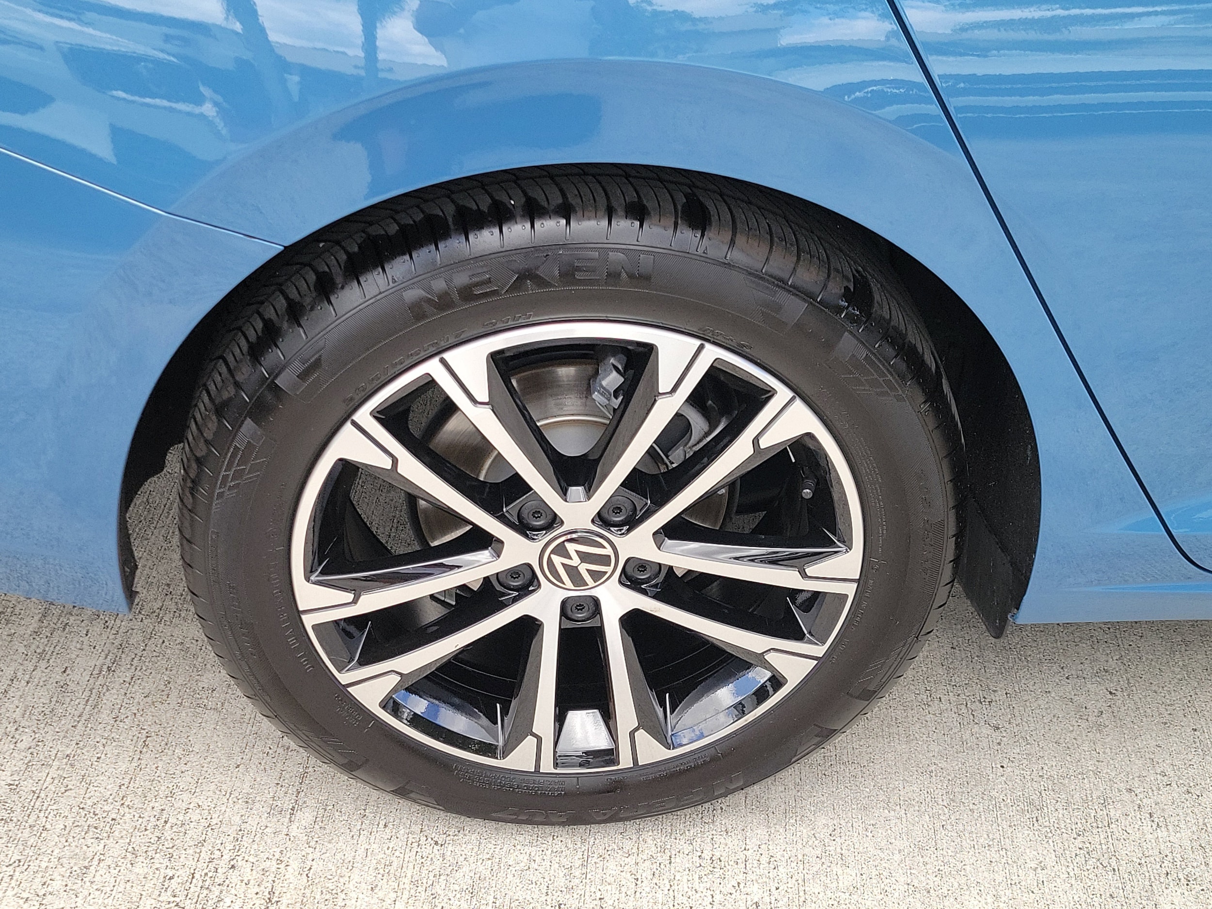 2025 Volkswagen Jetta Sport - Photo 11