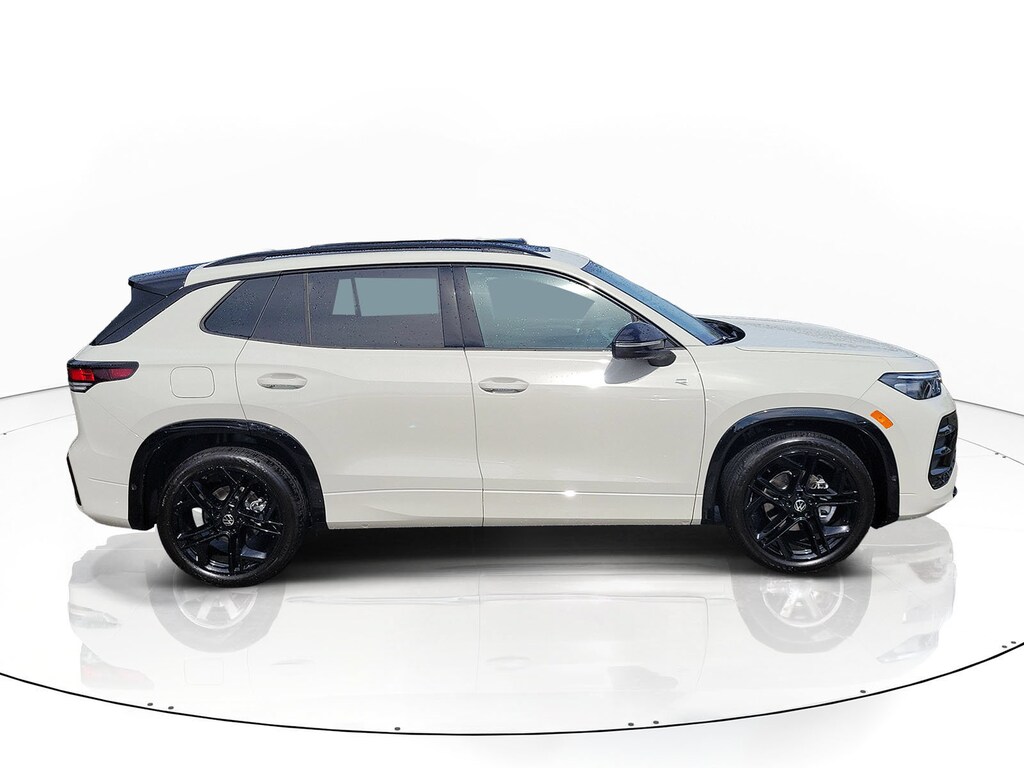 New 2026 Volkswagen Tiguan SE R-Line Black SUV