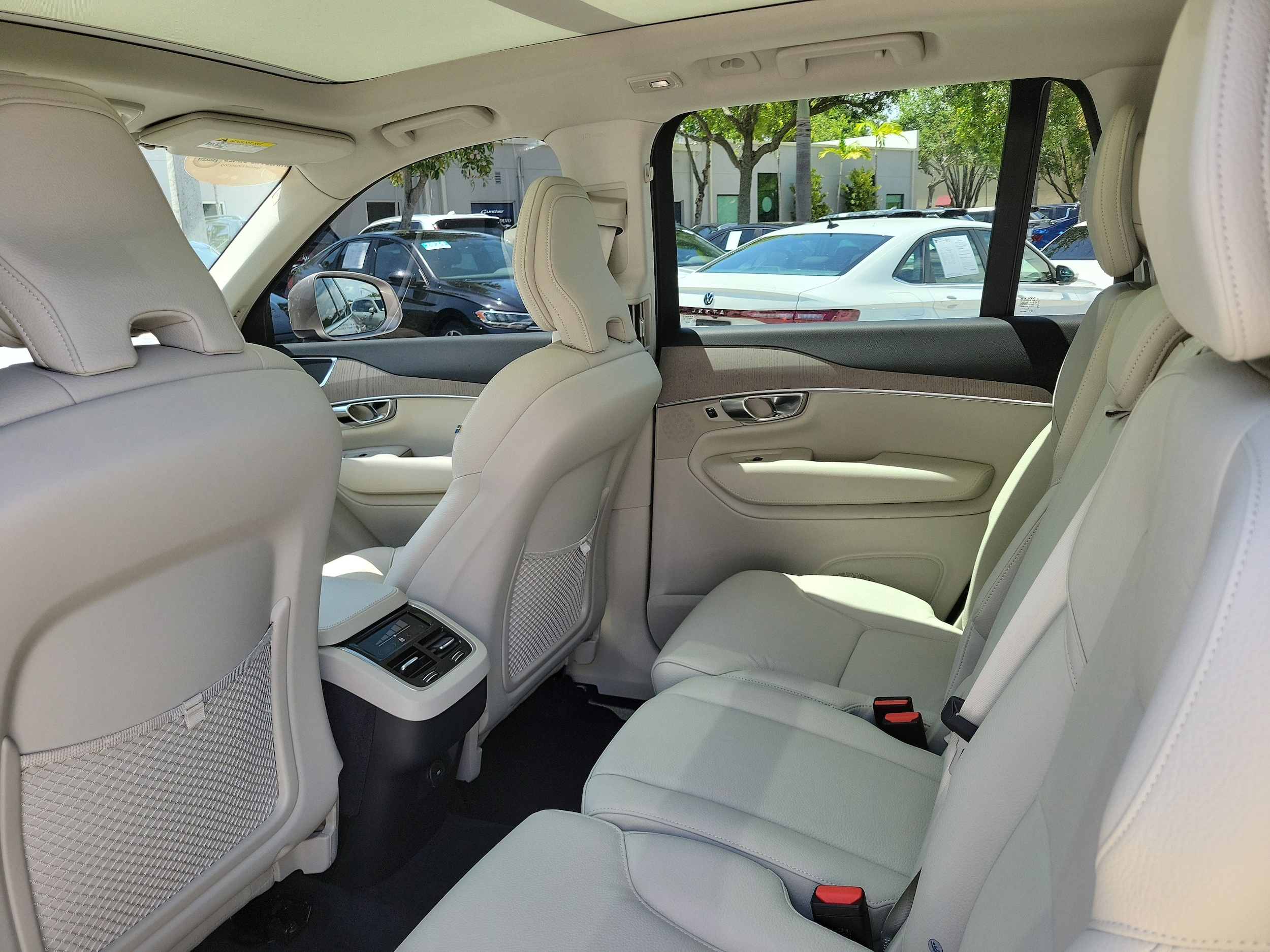 2025 Volvo XC90 Core - Photo 15