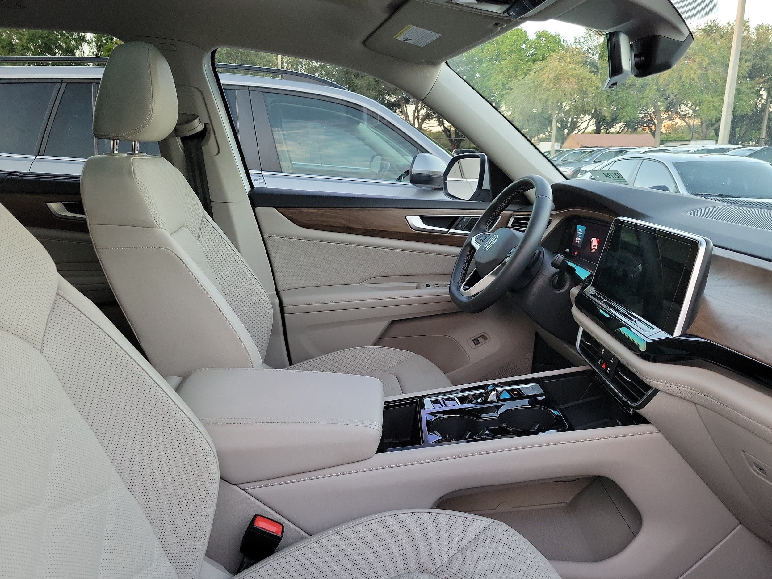 2024 Volkswagen Atlas SE w/Tech - Photo 22