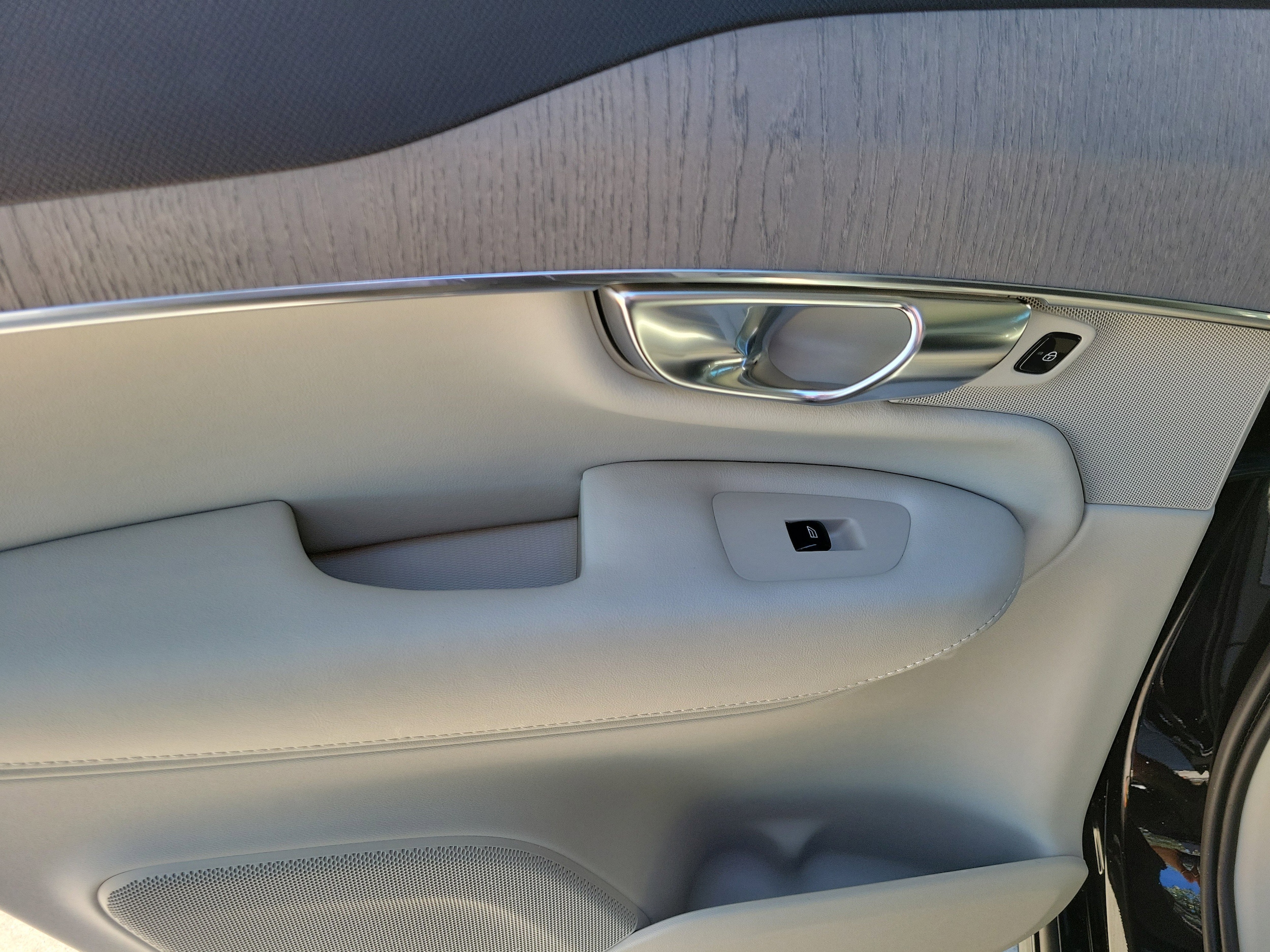 2025 Volvo XC90 Plus - Photo 16