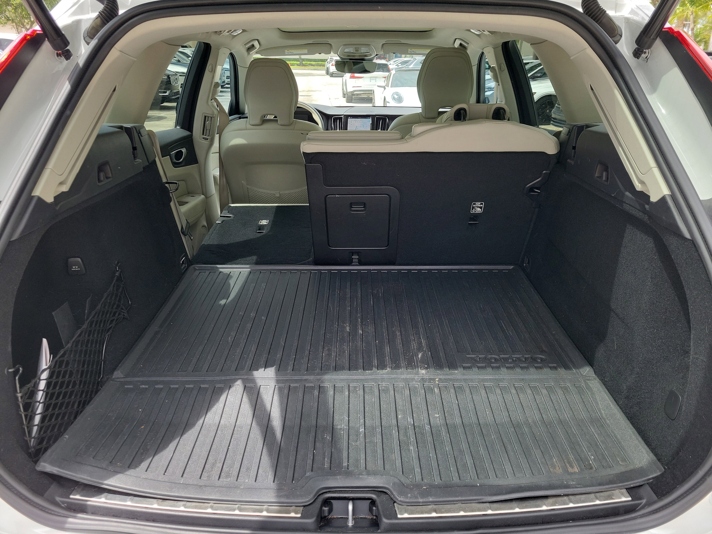 2024 Volvo XC60 Plus - Photo 11