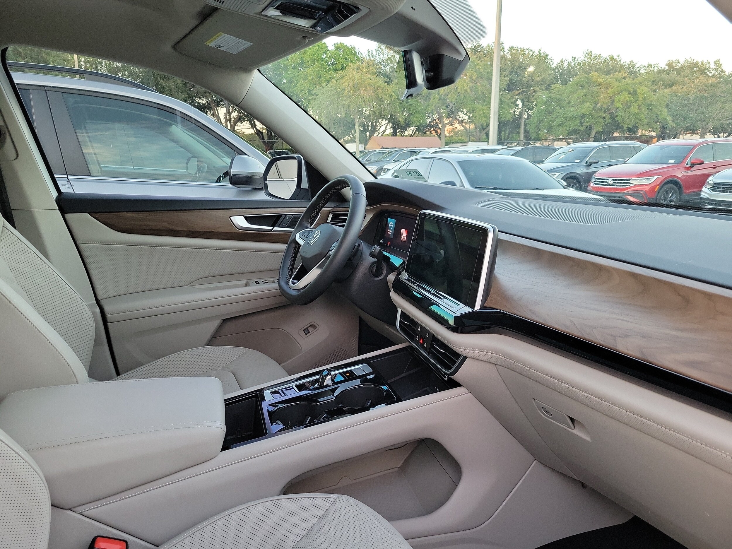 2024 Volkswagen Atlas SE w/Tech - Photo 23