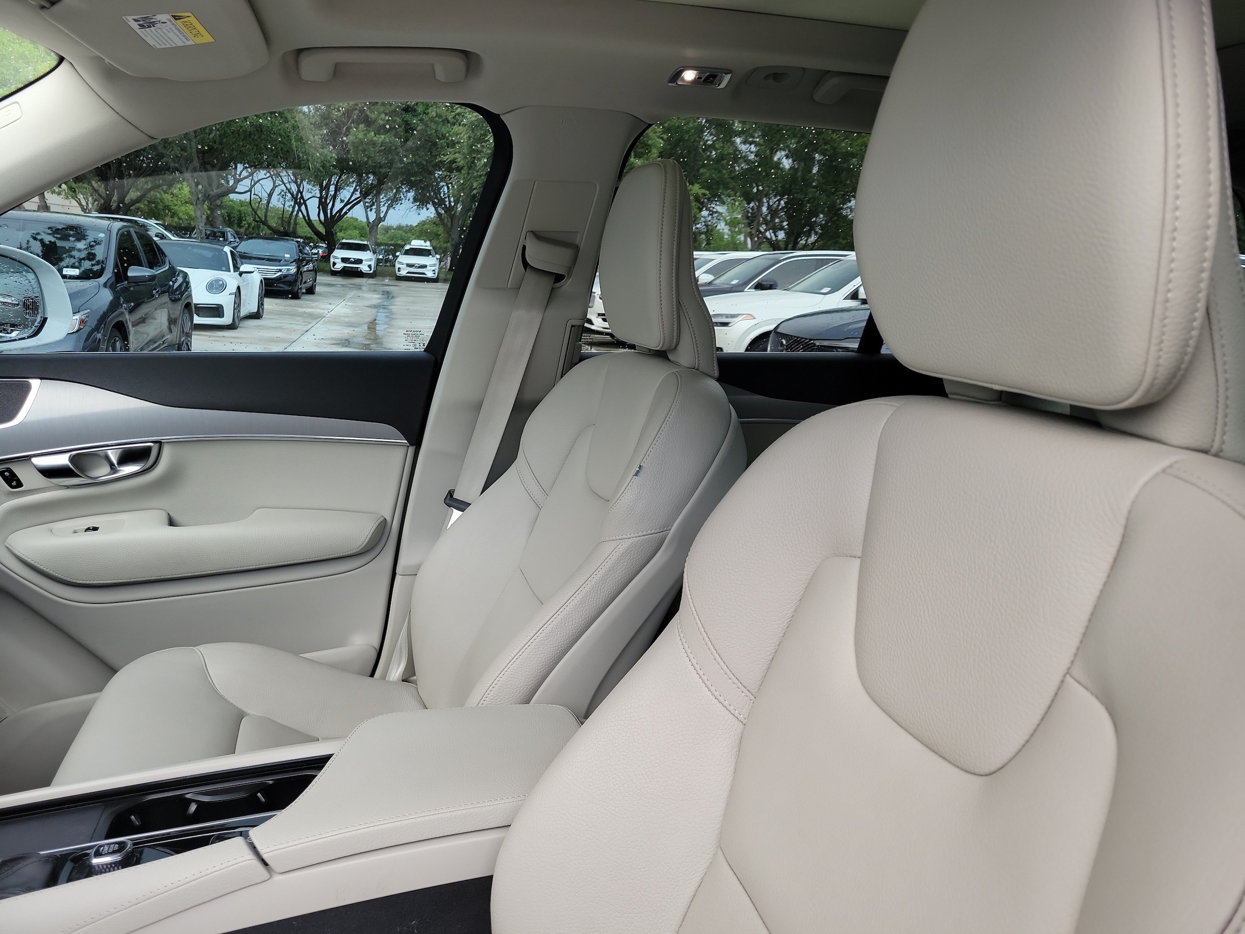 2022 Volvo XC90 Momentum - Photo 16