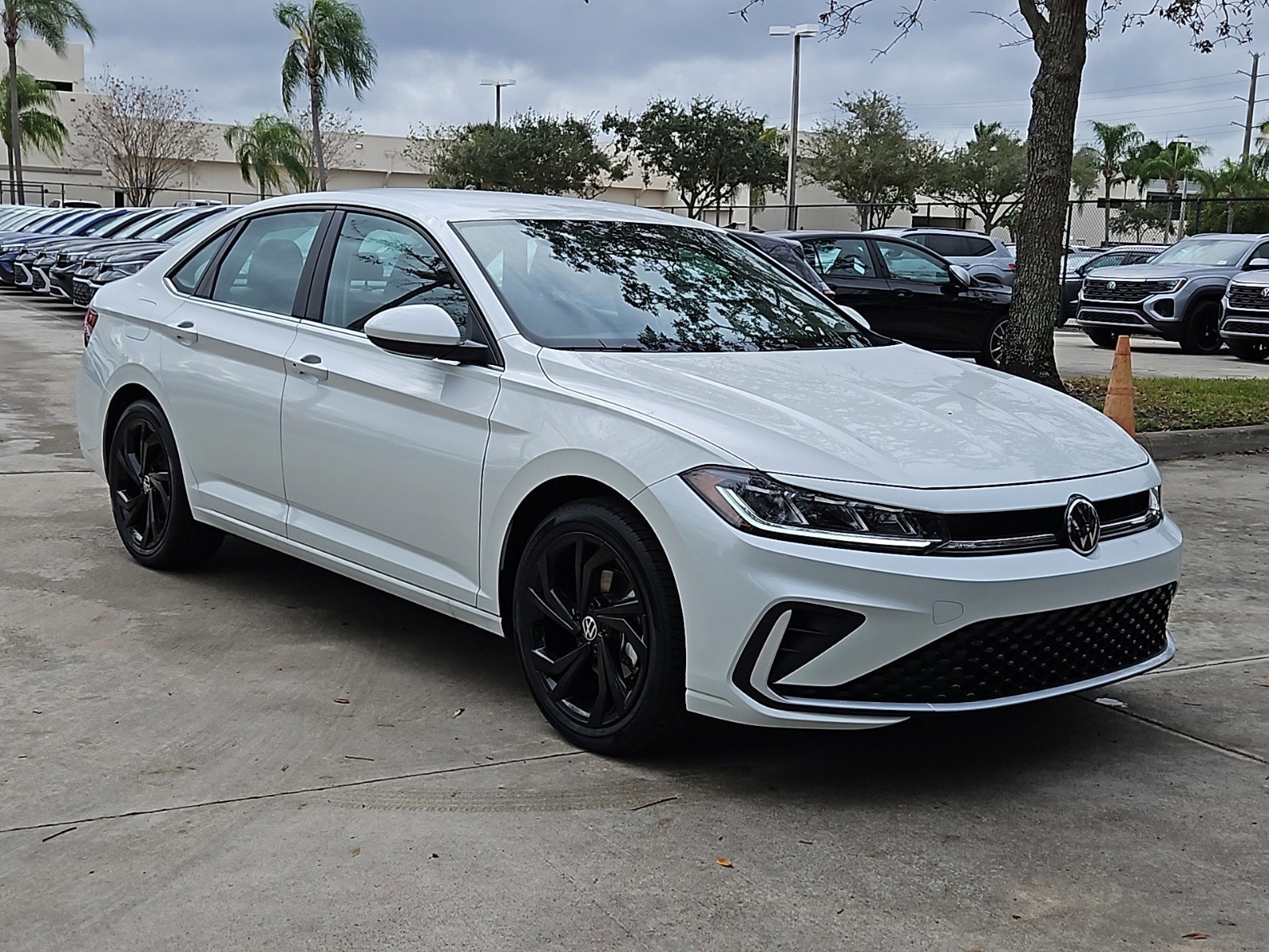 2025 Volkswagen Jetta SE photo 2