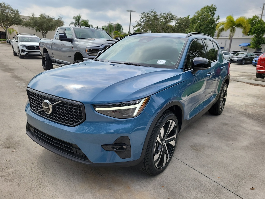 Used 2024 Volvo XC40 B5 Plus Dark SUV