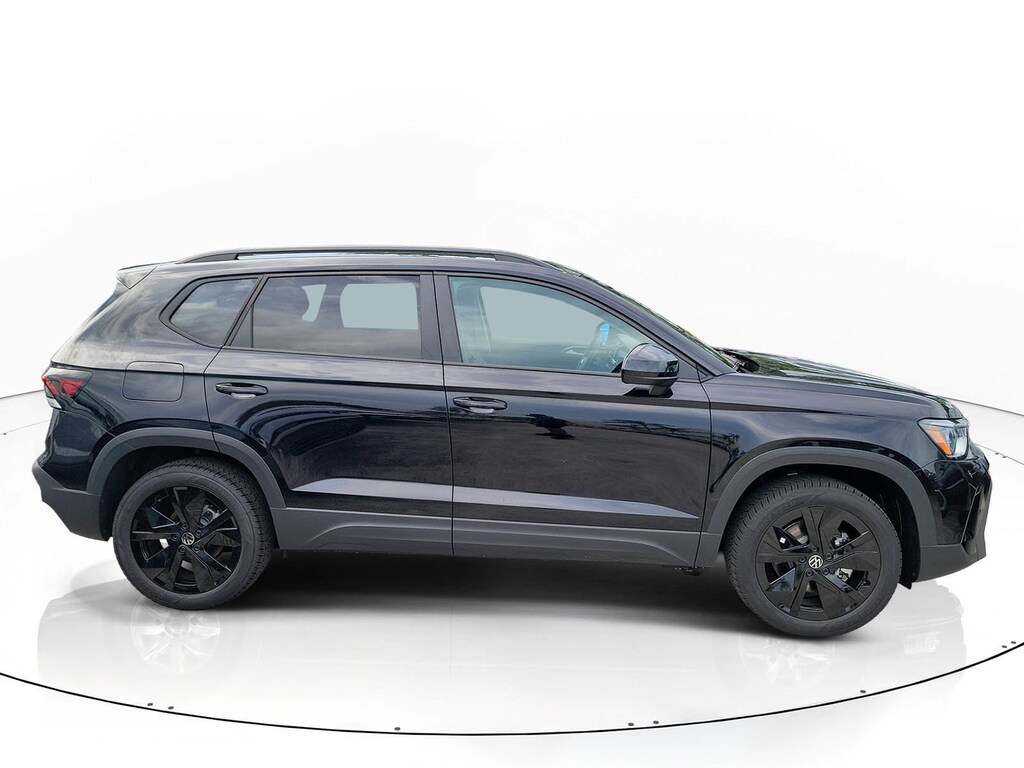 New 2026 Volkswagen Taos 1.5T SE Black SUV