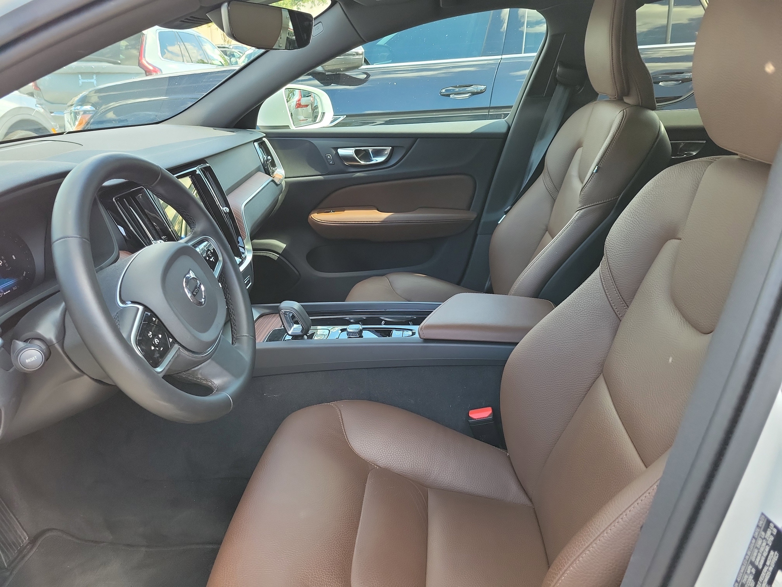 2025 Volvo V60 Cross Country Plus - Photo 16