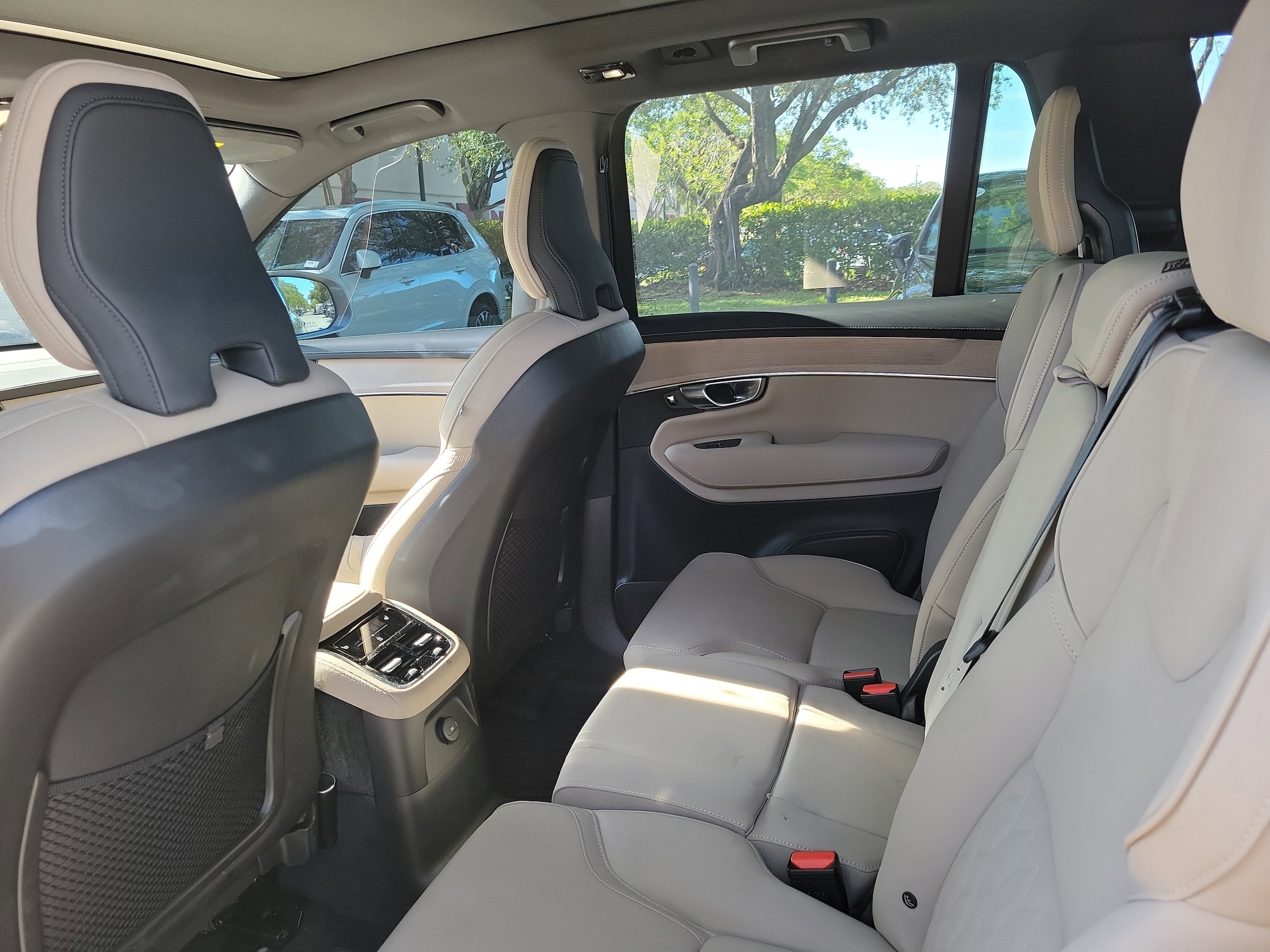 2025 Volvo XC90 Plus - Photo 13