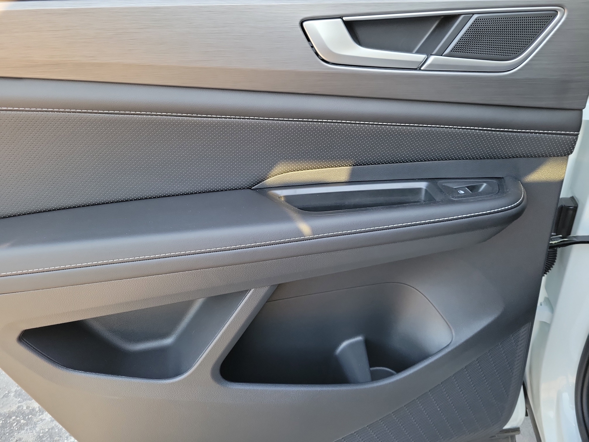 2025 Volkswagen Atlas Cross Sport SE w/Tech - Photo 13