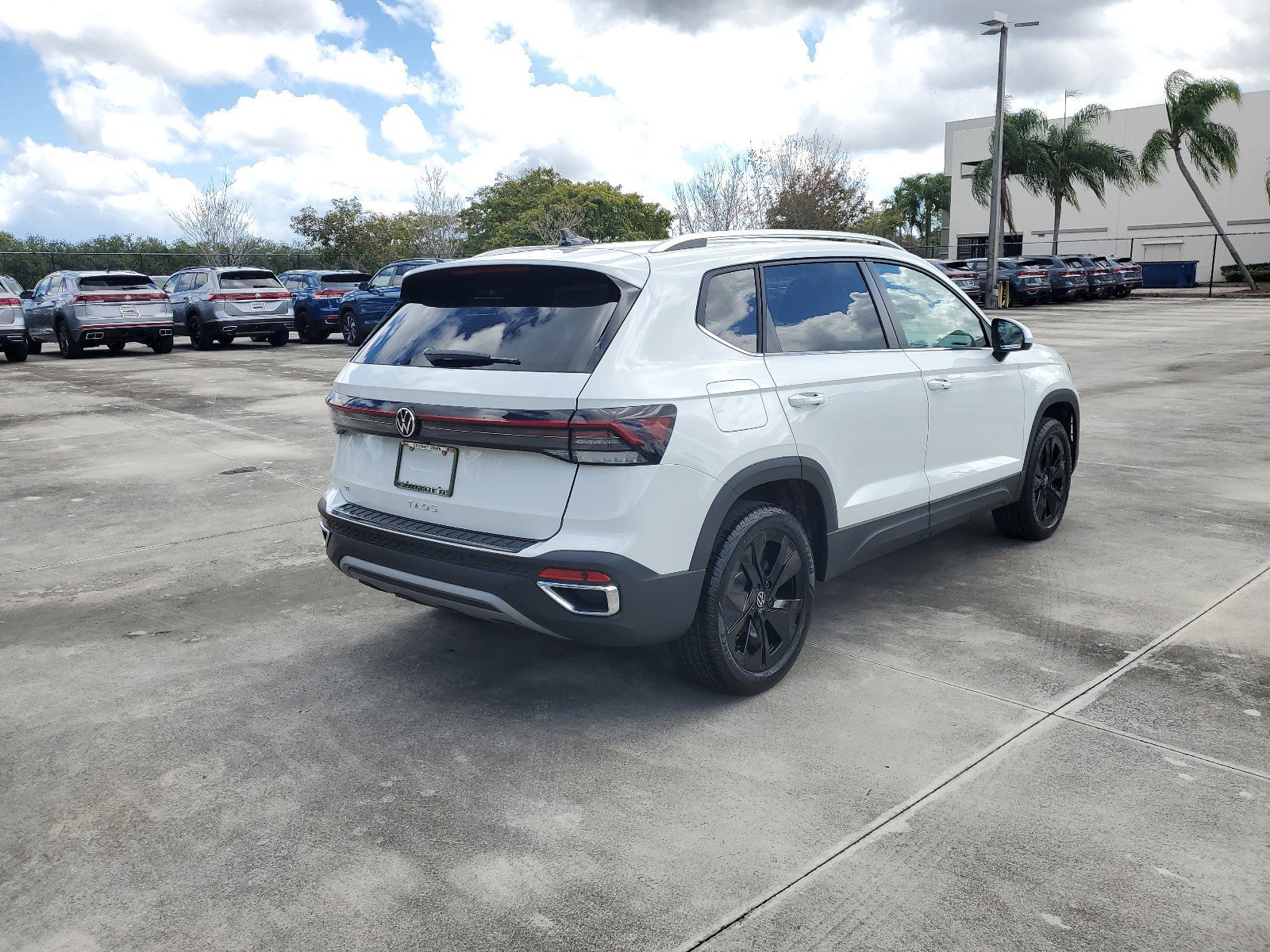 2025 Volkswagen Taos SE photo 3