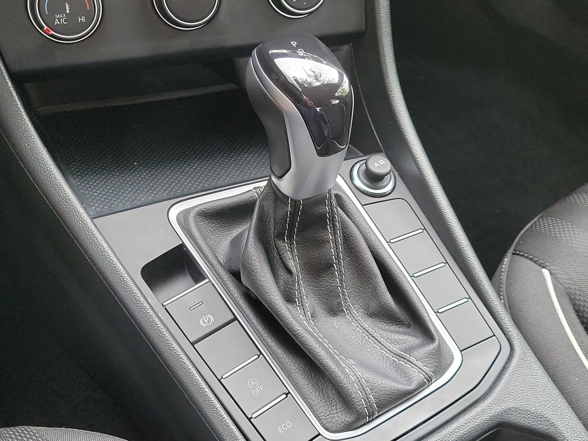 2024 Volkswagen Jetta Sport - Photo 25