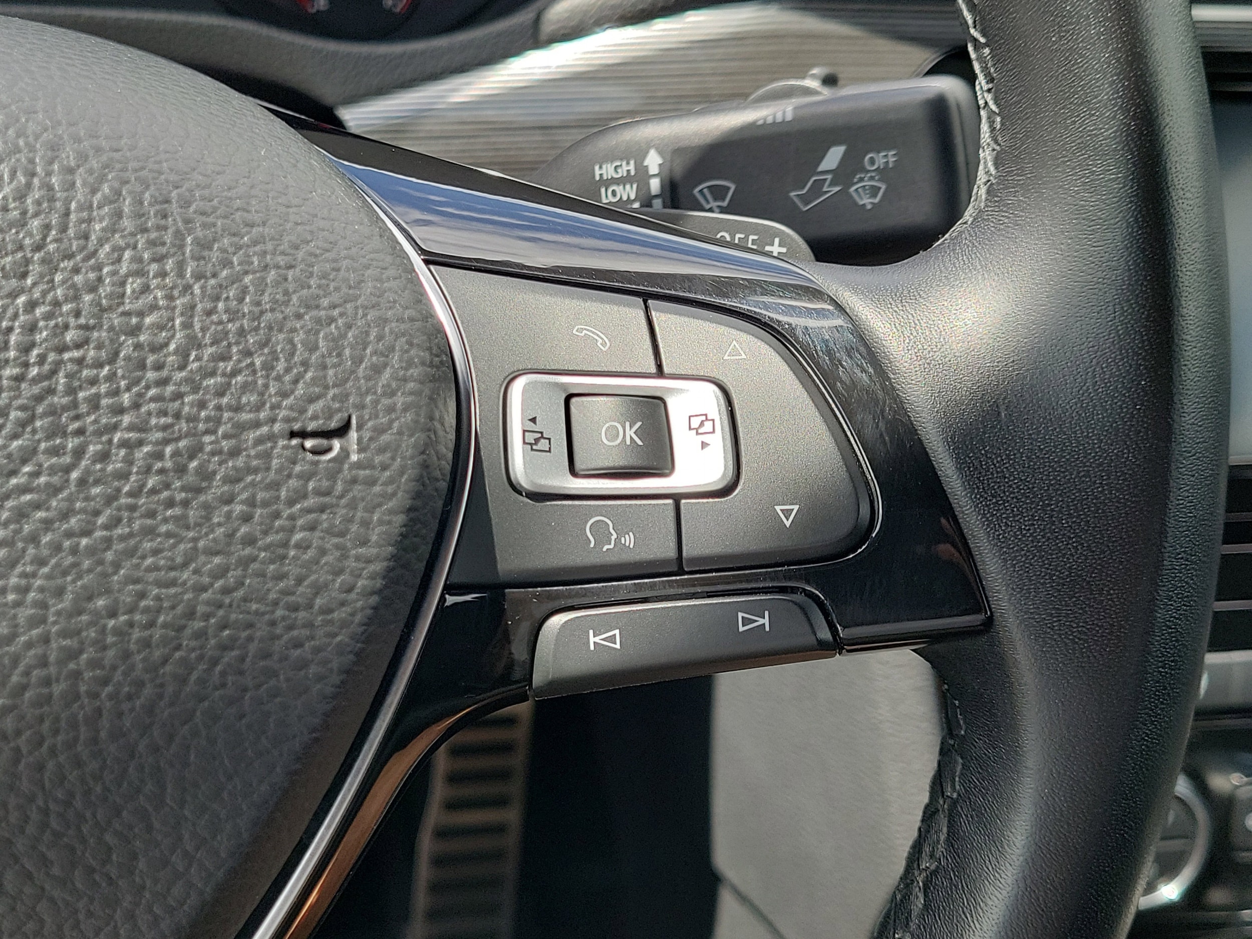 2021 Volkswagen Passat R-Line - Photo 24
