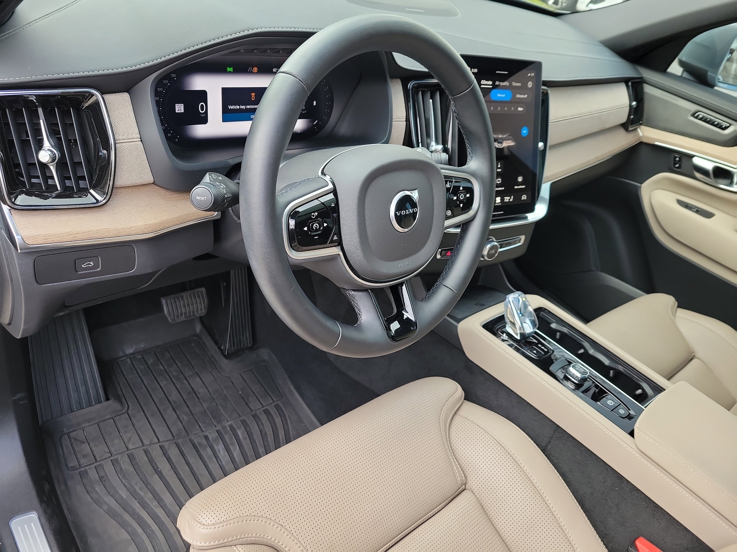 2025 Volvo XC90 Ultra - Photo 21