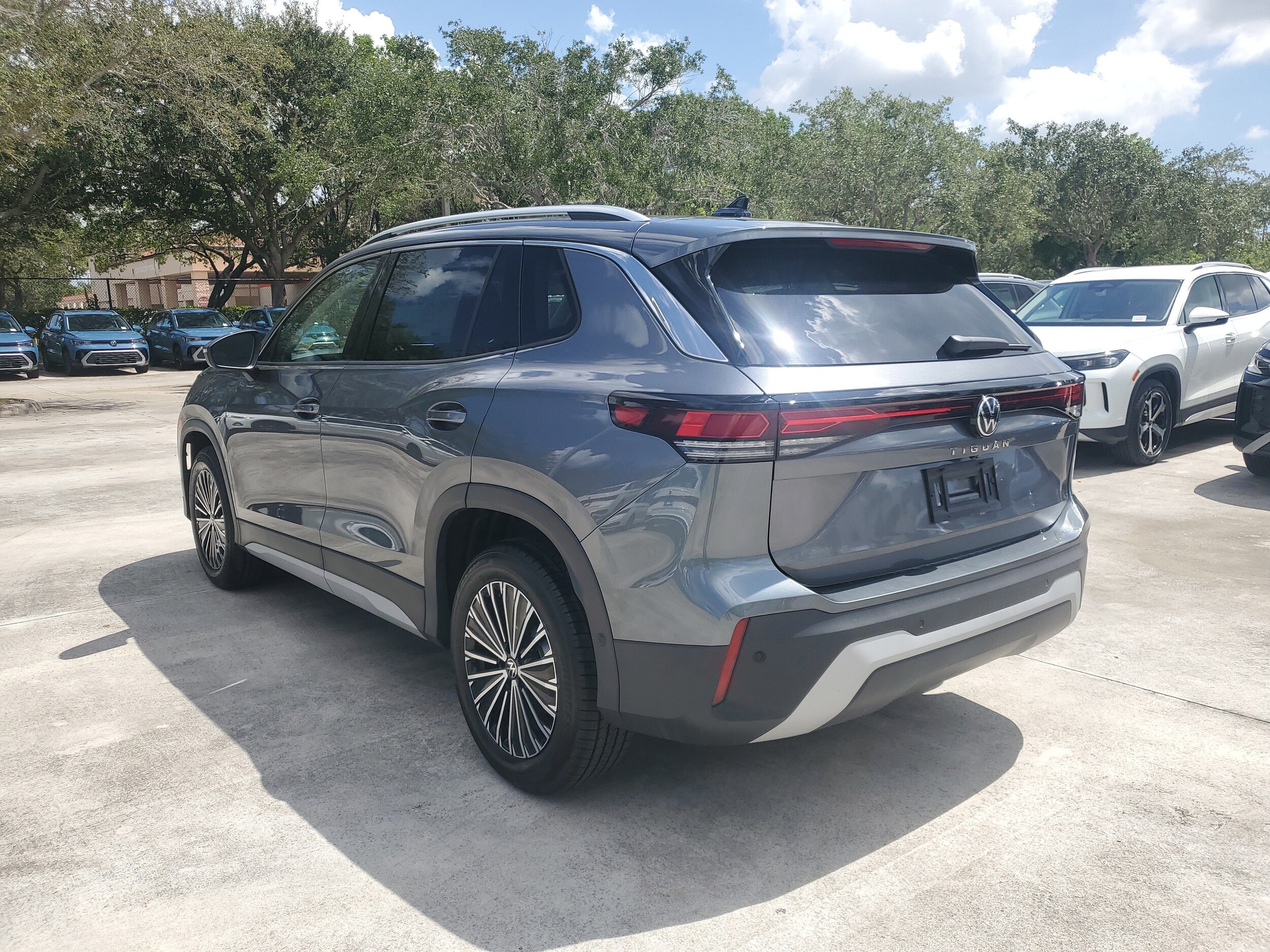 2025 Volkswagen Tiguan S photo 3