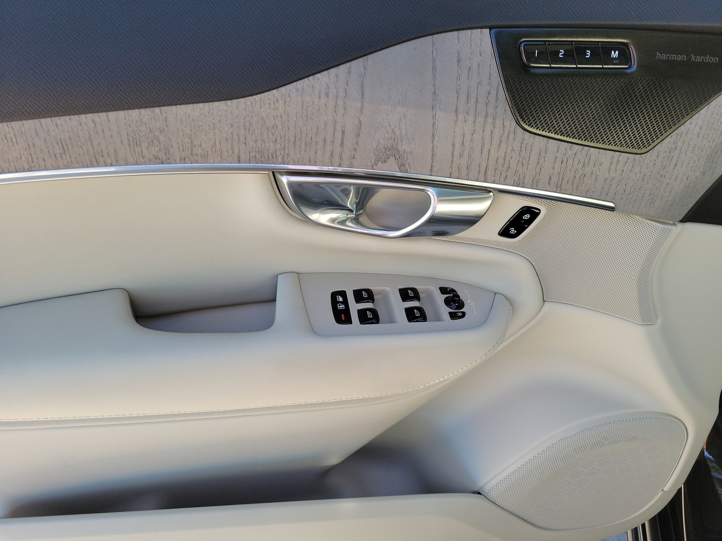 2025 Volvo XC90 Plus - Photo 20