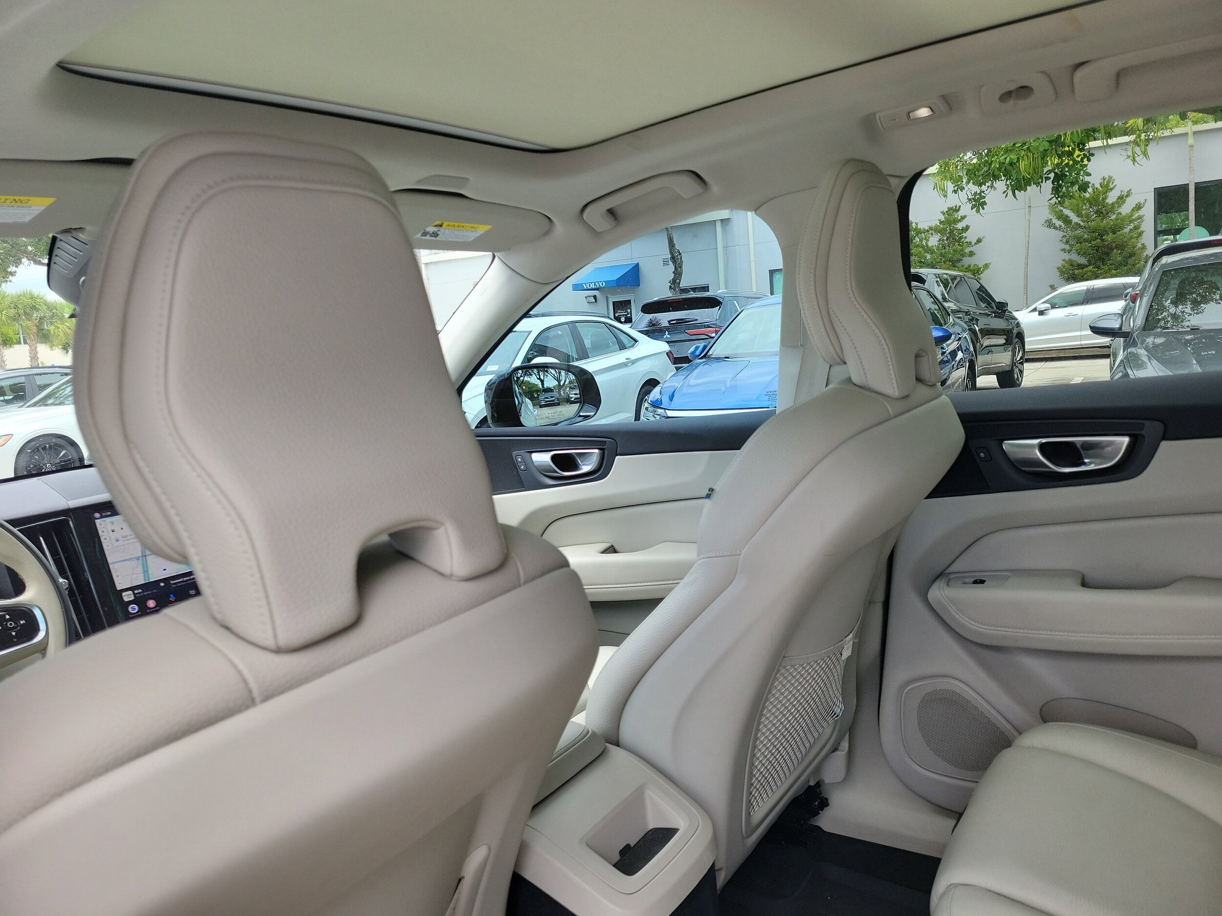 2024 Volvo XC60 Plus - Photo 16