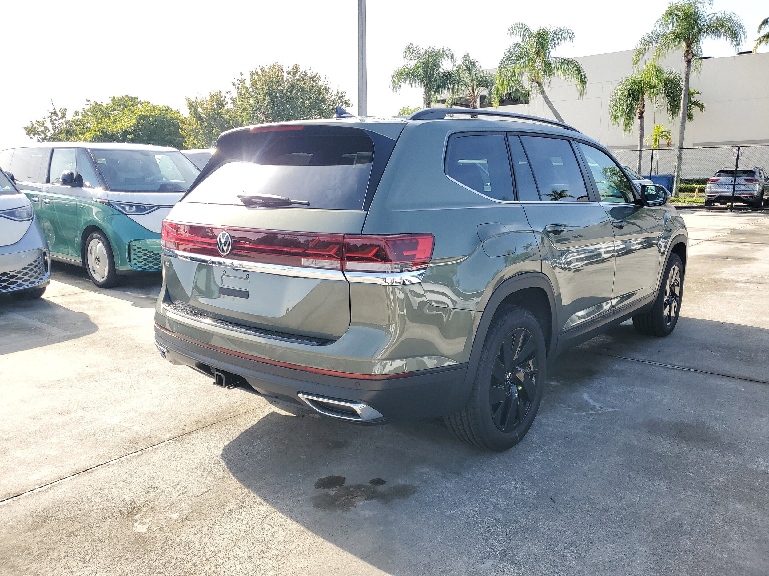 2026 Volkswagen Atlas SE photo 3