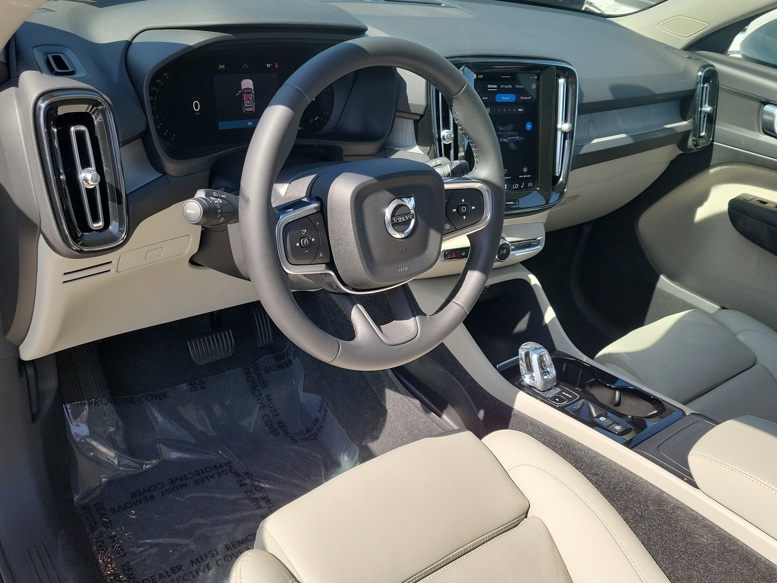 2024 Volvo XC40 Plus - Photo 20