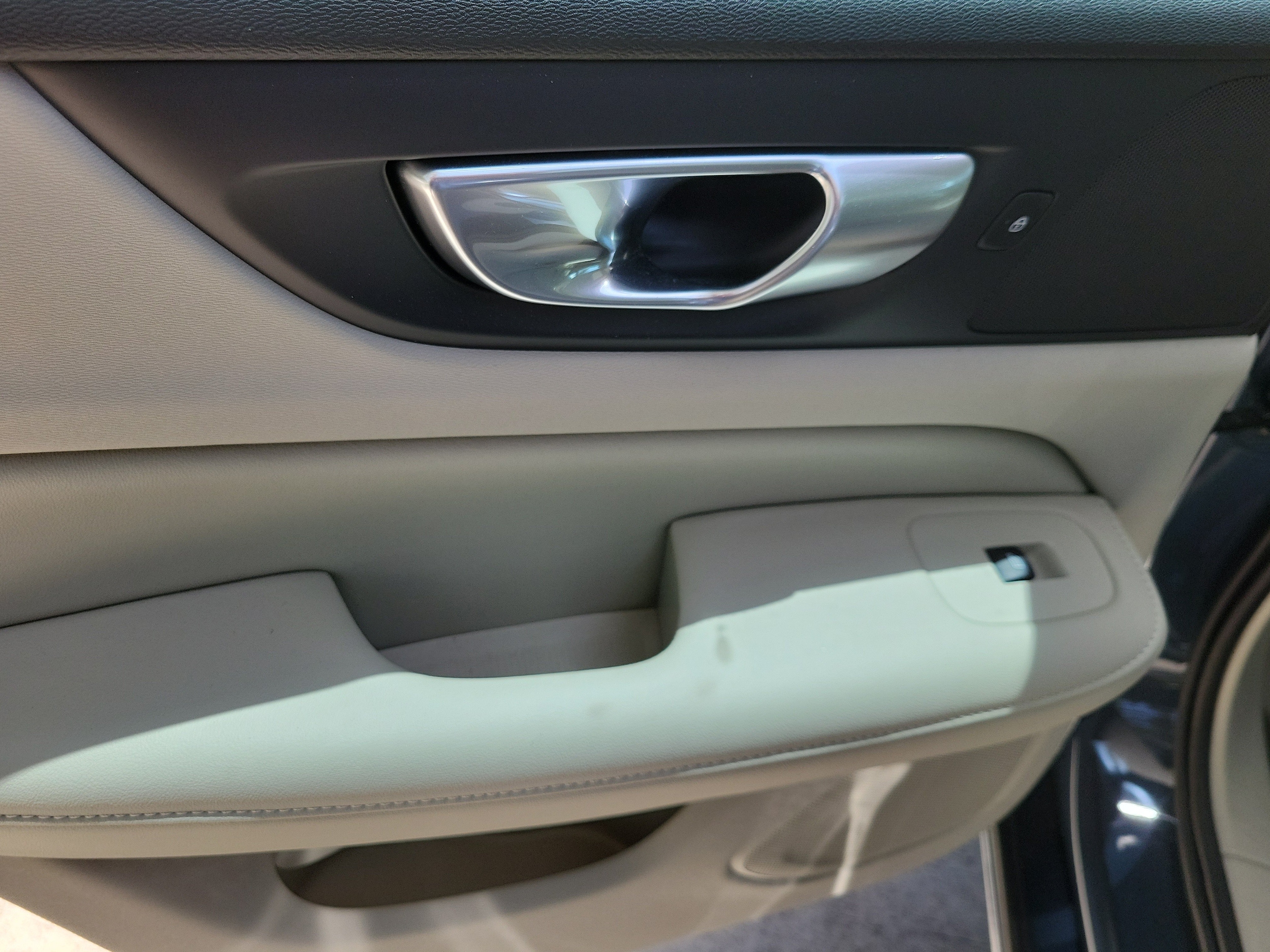 2024 Volvo S60 Plus - Photo 13