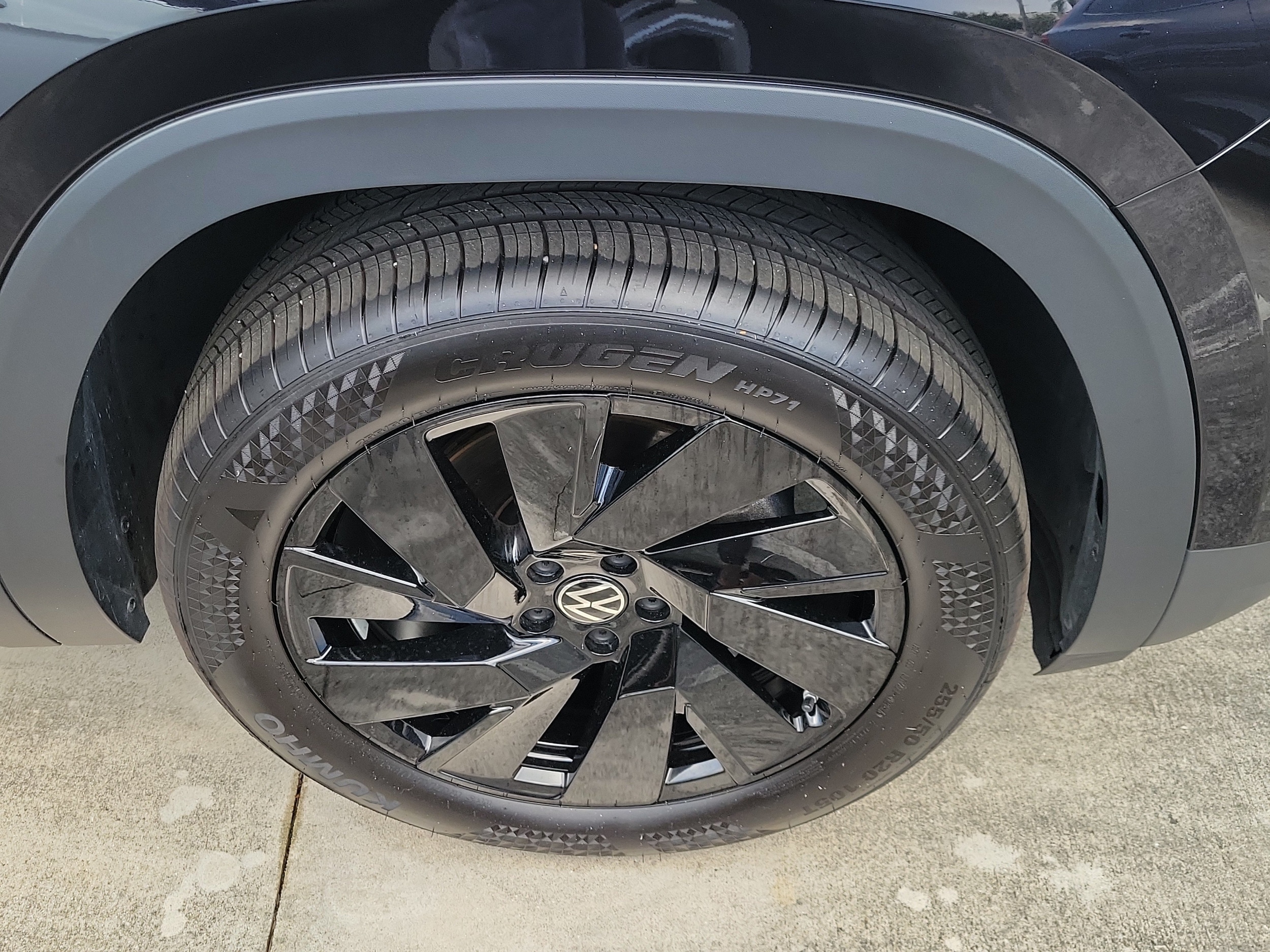 2025 Volkswagen Atlas Cross Sport SE w/Tech - Photo 8