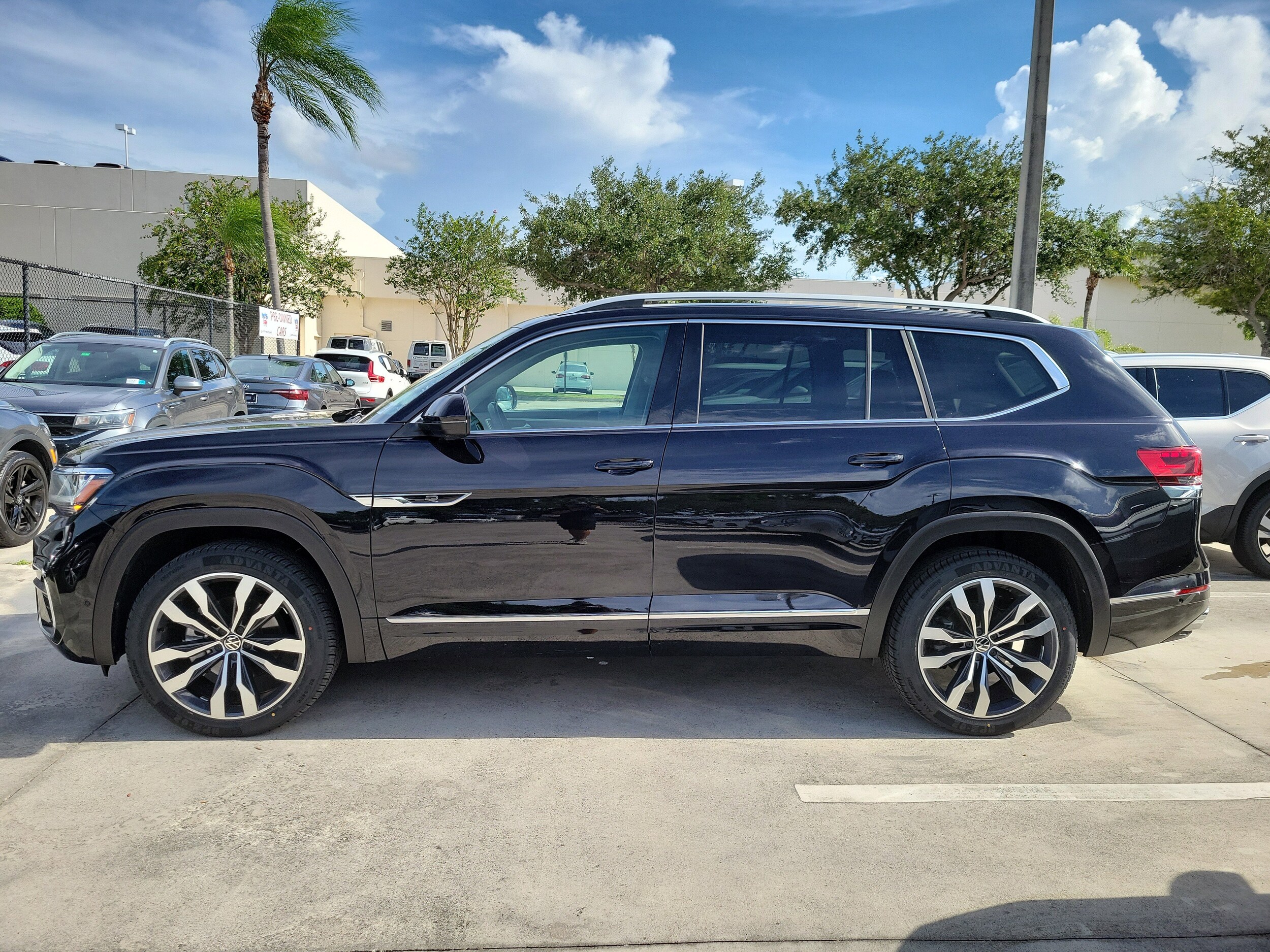 2022 Volkswagen Atlas V6 SEL Premium R-Line photo 4
