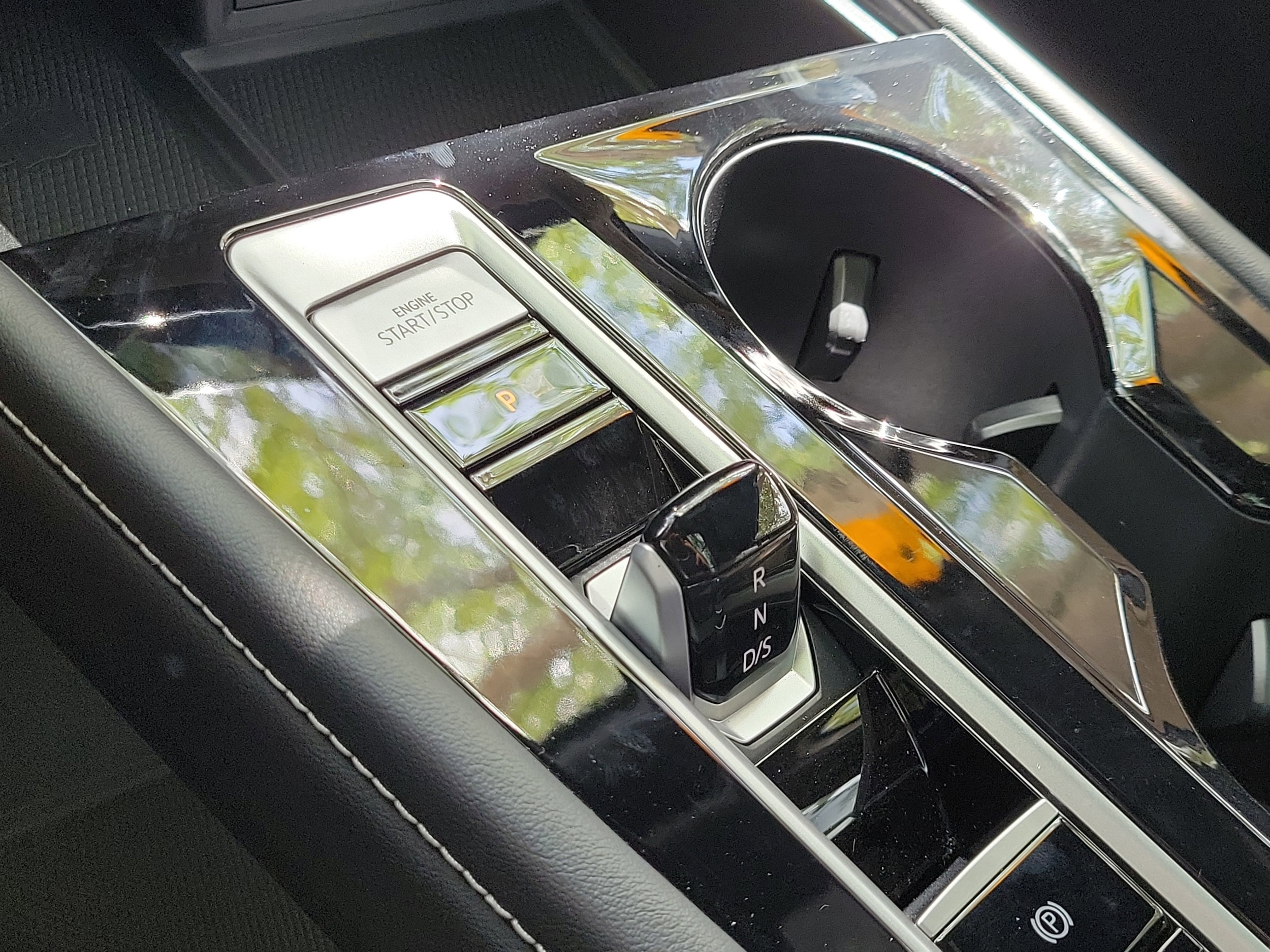 2024 Volkswagen Atlas Cross Sport SE w/Tech - Photo 29