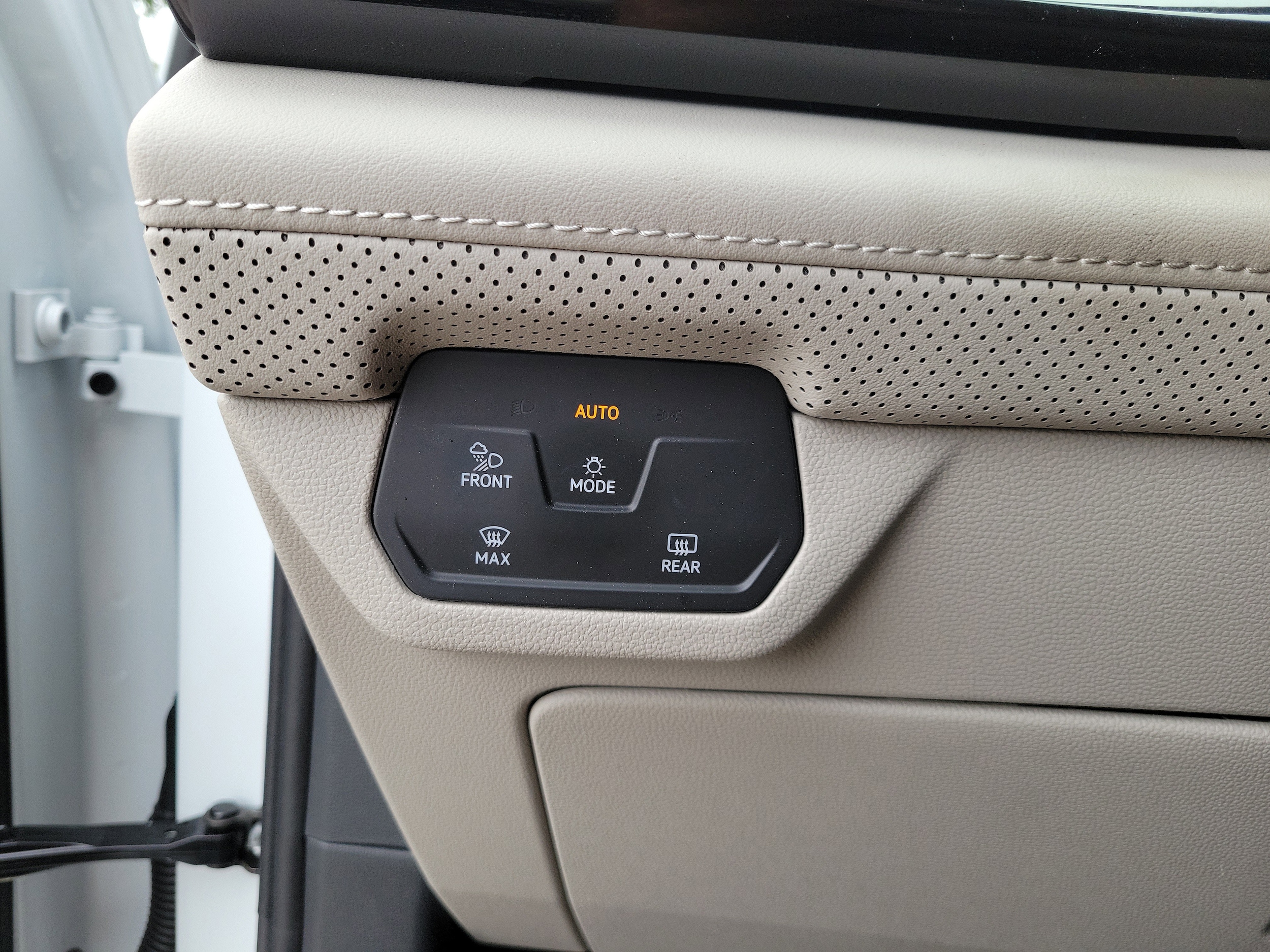 2026 Volkswagen Atlas SE w/Tech - Photo 19