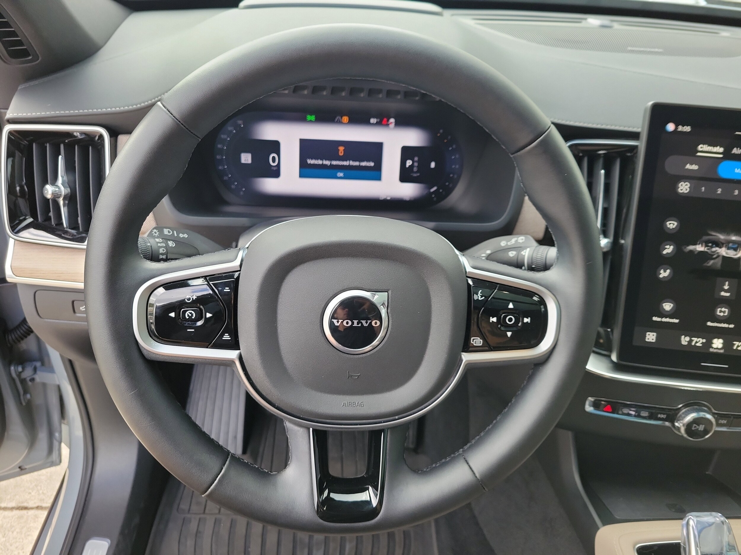 2025 Volvo XC90 Ultra - Photo 25