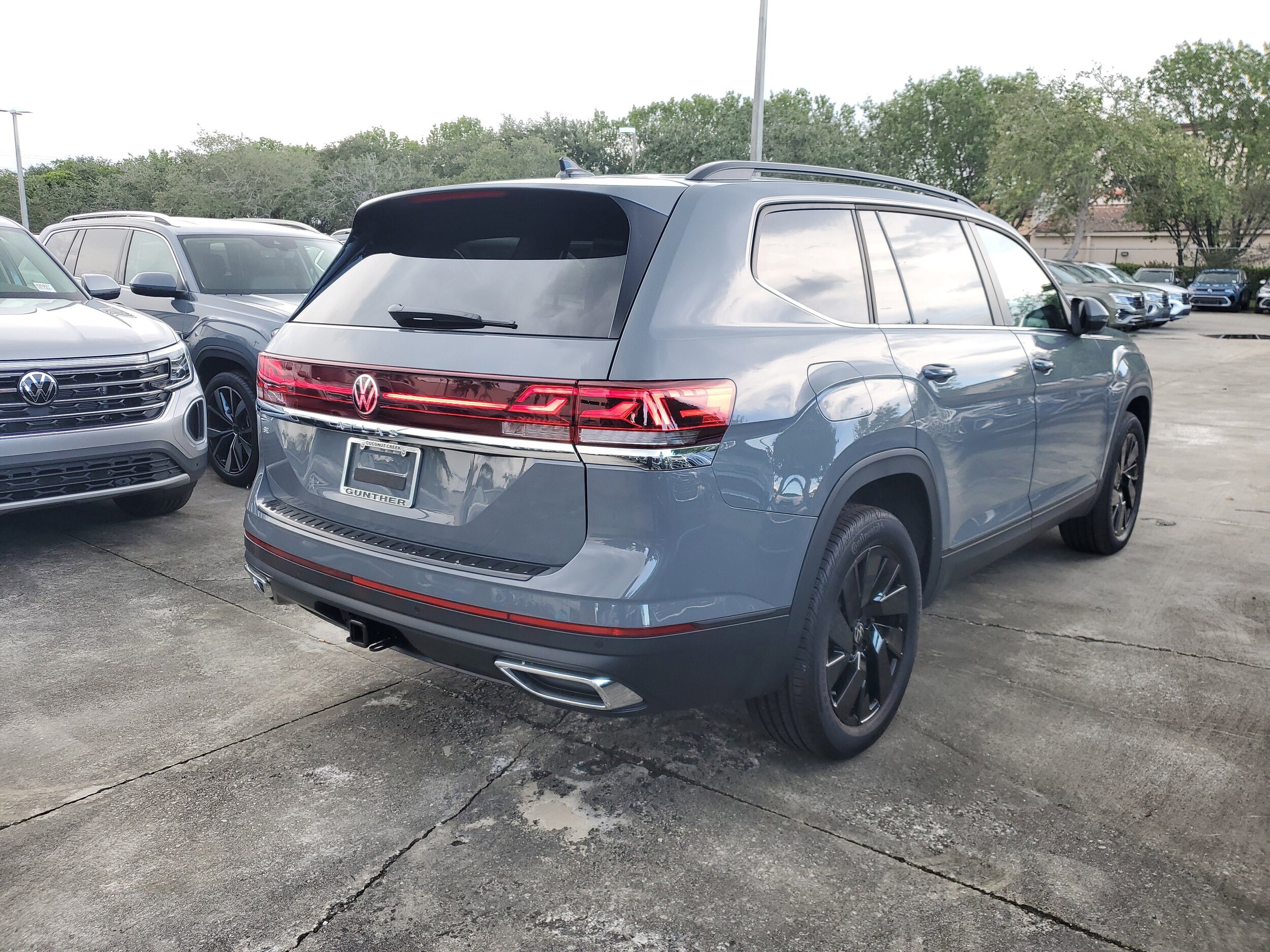 2026 Volkswagen Atlas SE Technology photo 3