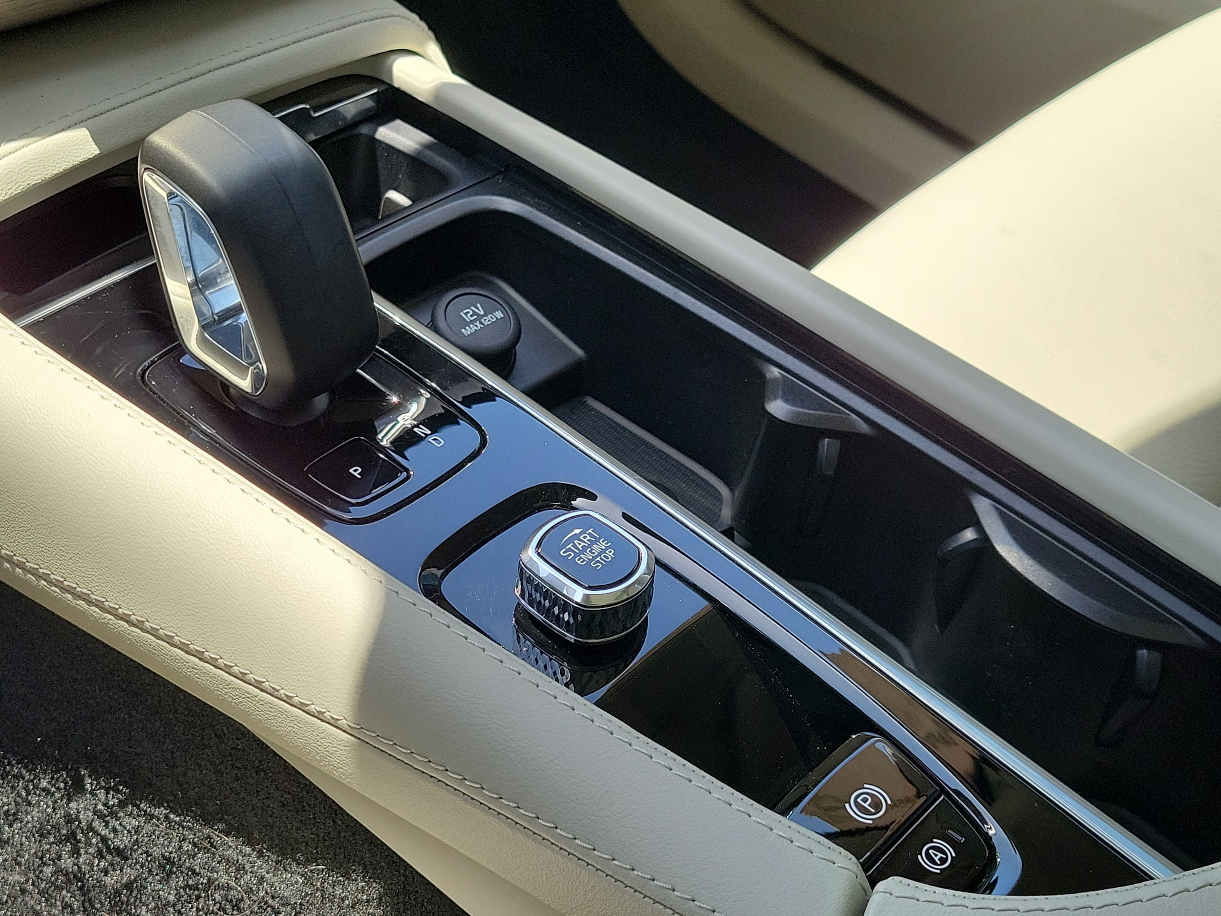 2025 Volvo XC90 Core - Photo 32