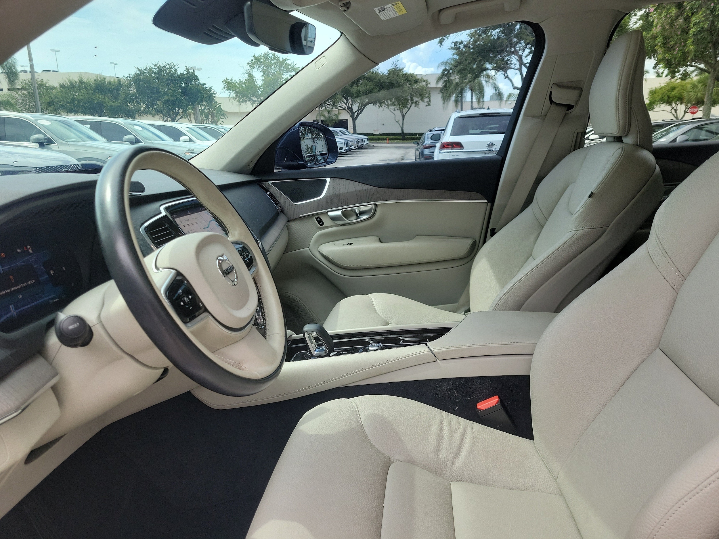 2023 Volvo XC90 Plus - Photo 16