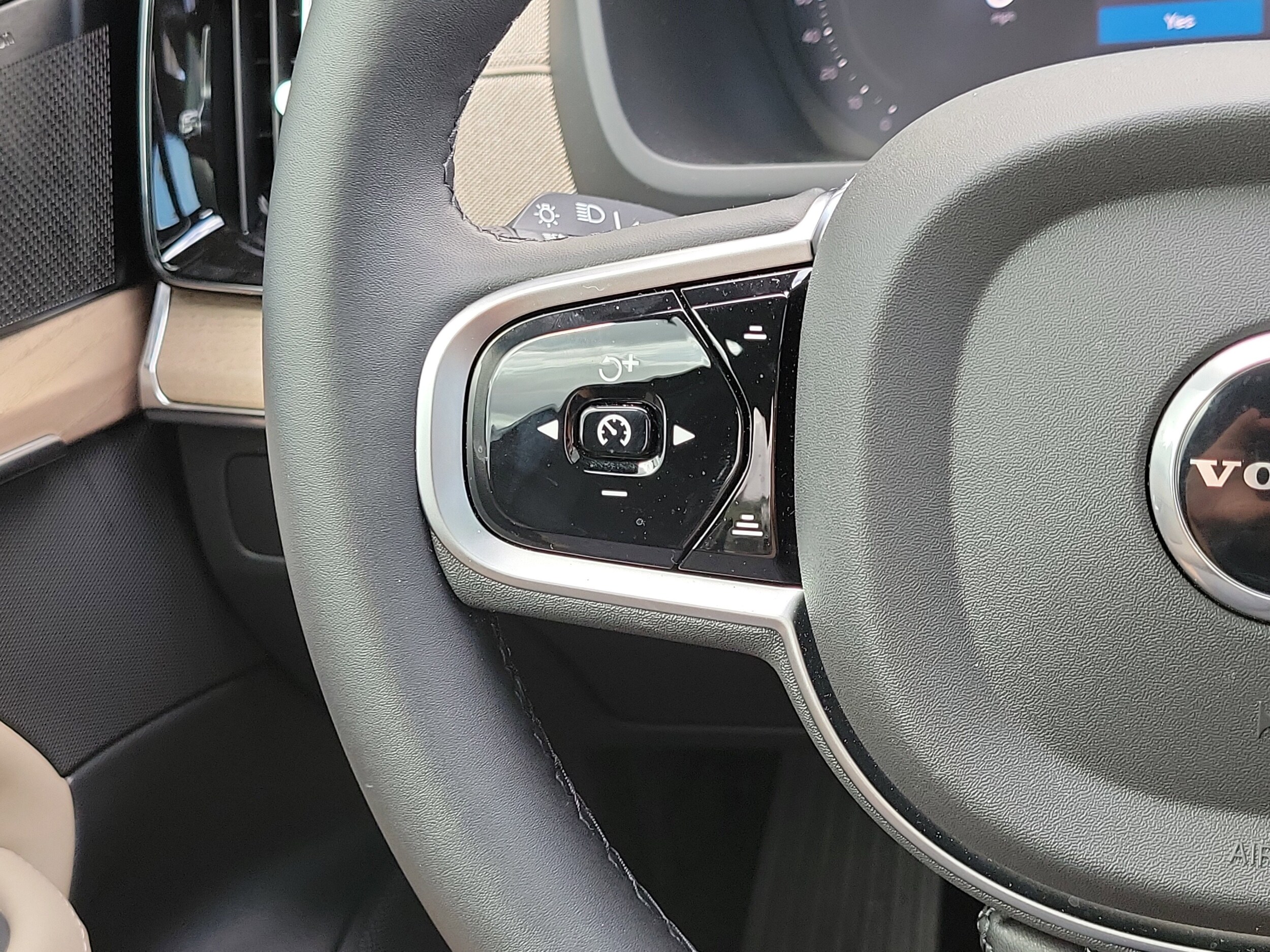 2026 Volvo XC90 Plus - Photo 23