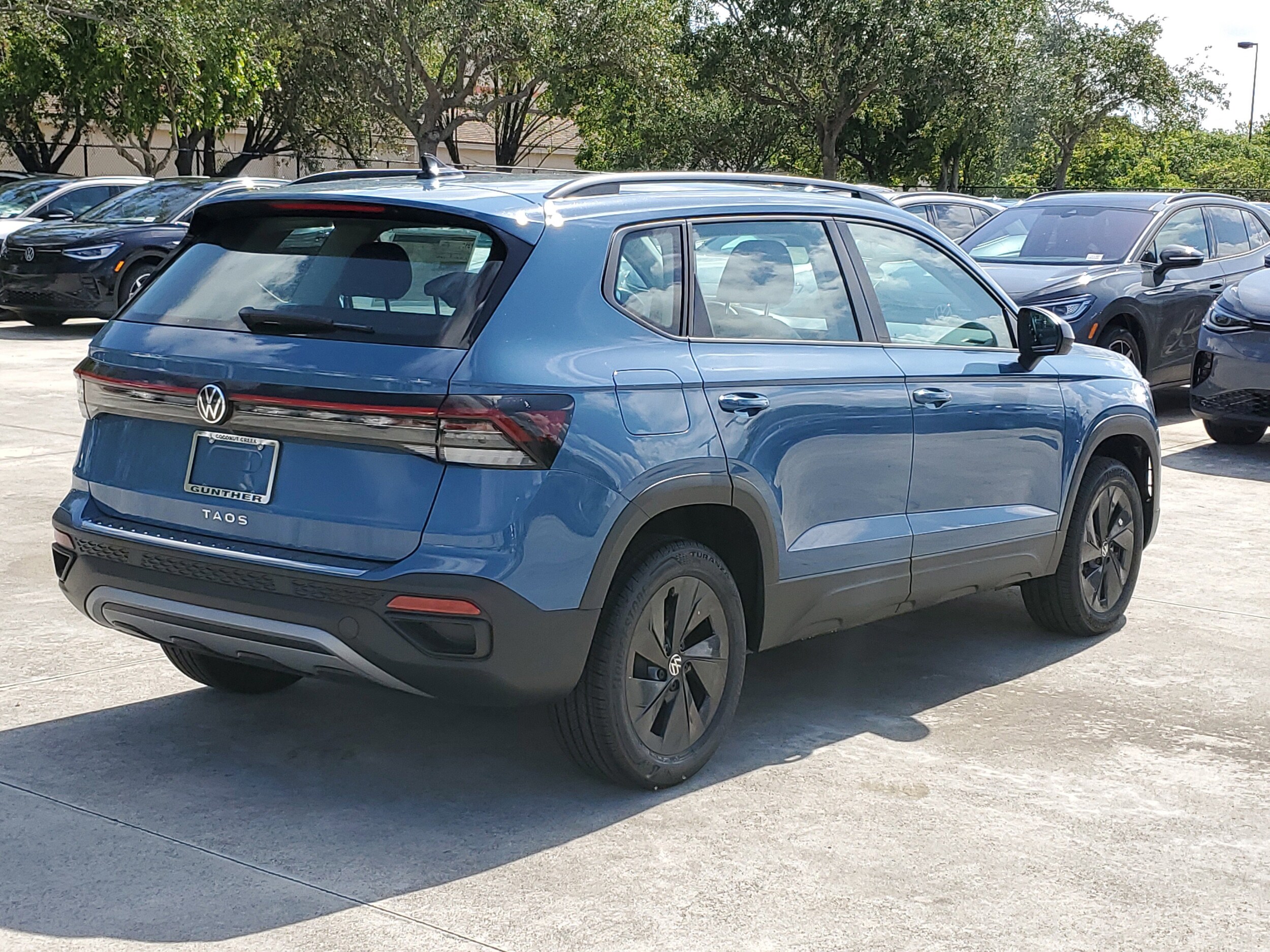2025 Volkswagen Taos S photo 2