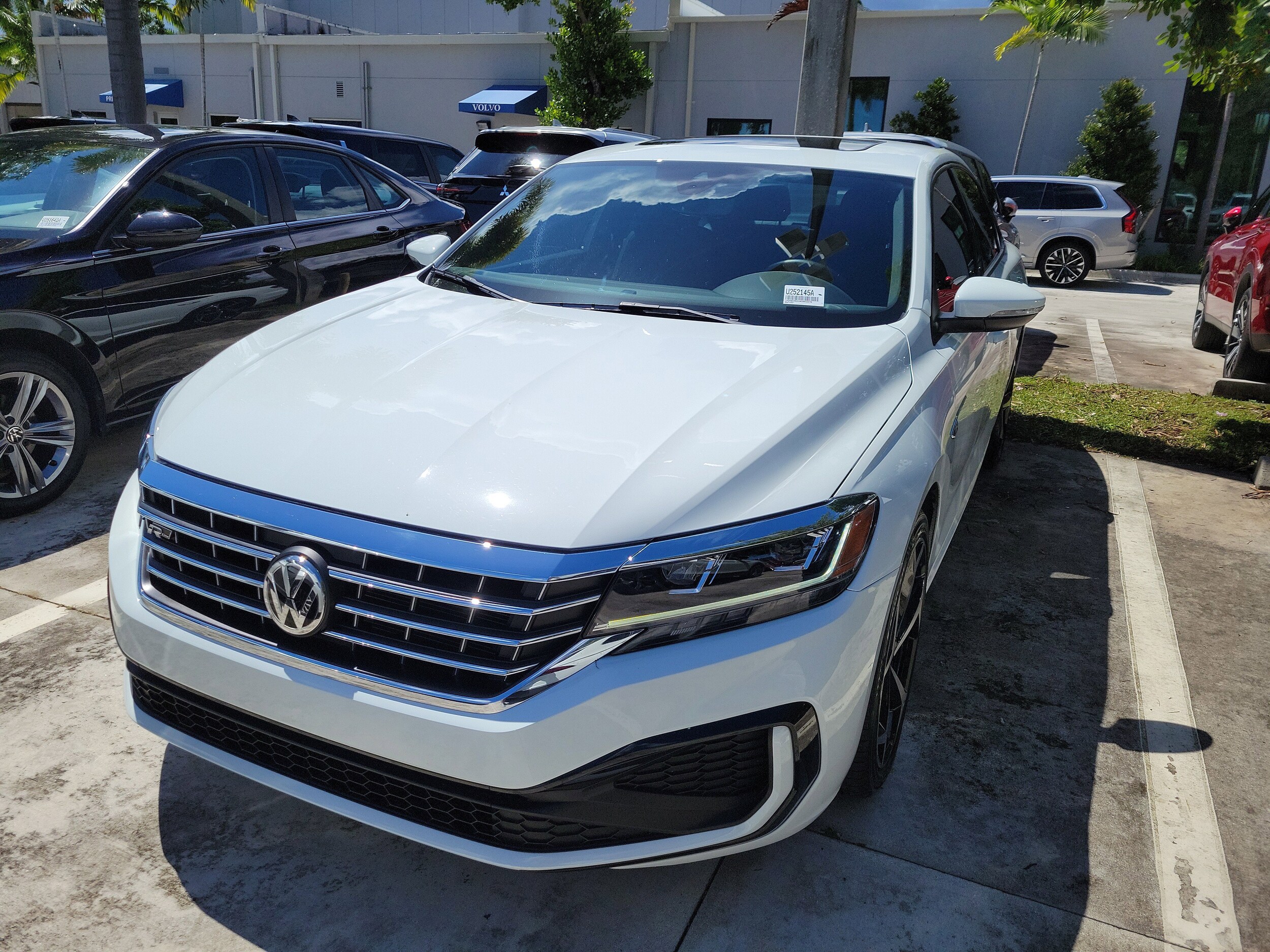 2022 Volkswagen Passat R-Line photo 3