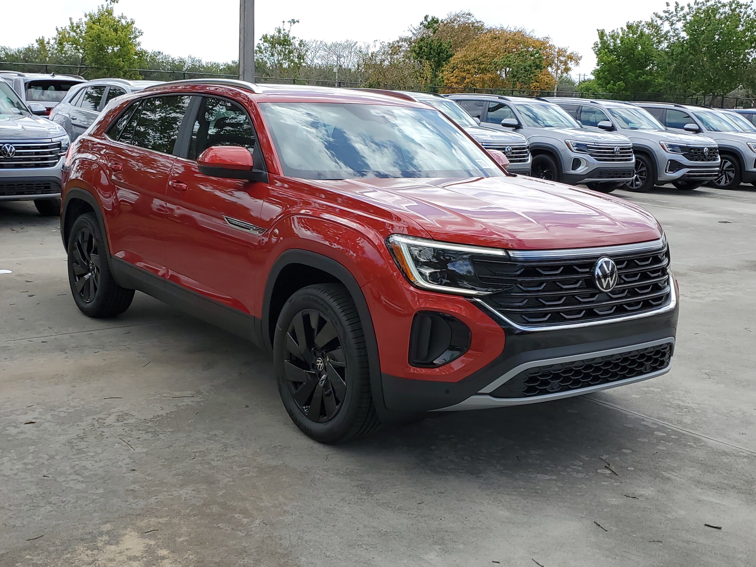 2025 Volkswagen Atlas Cross Sport SE Technology photo 2