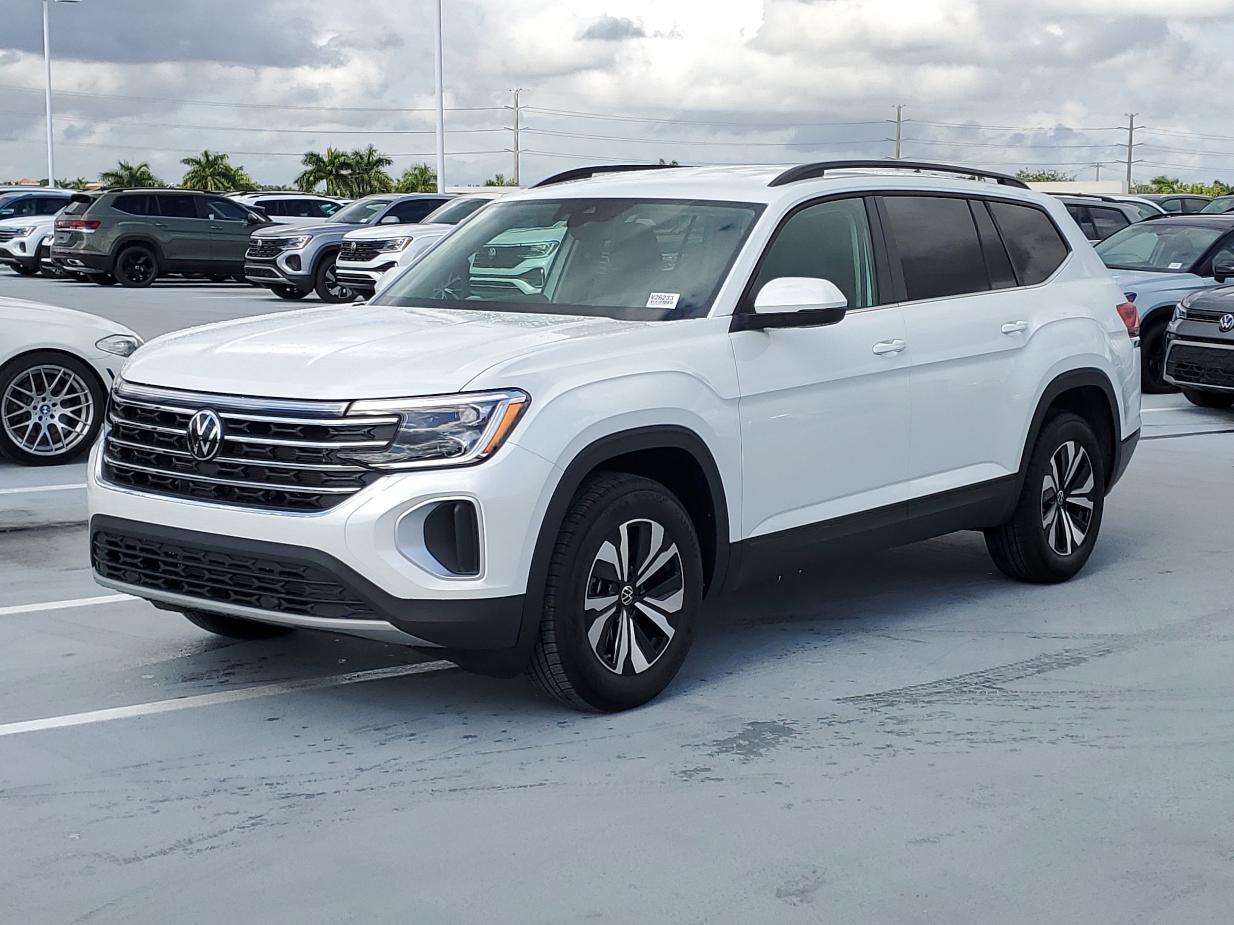 2026 Volkswagen Atlas 2.0T SE's photo