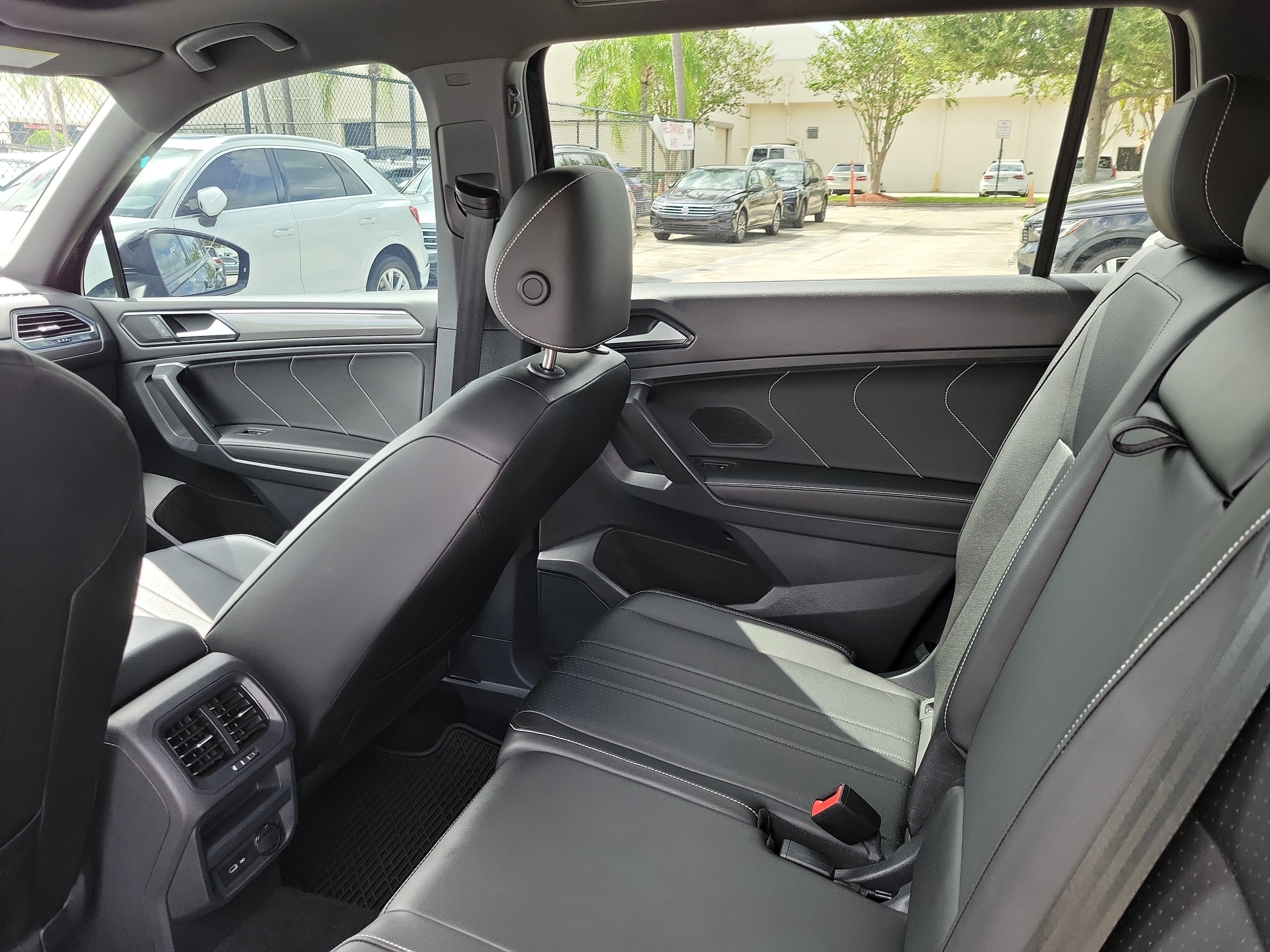 2023 Volkswagen Tiguan SE R-LINE BLACK - Photo 13