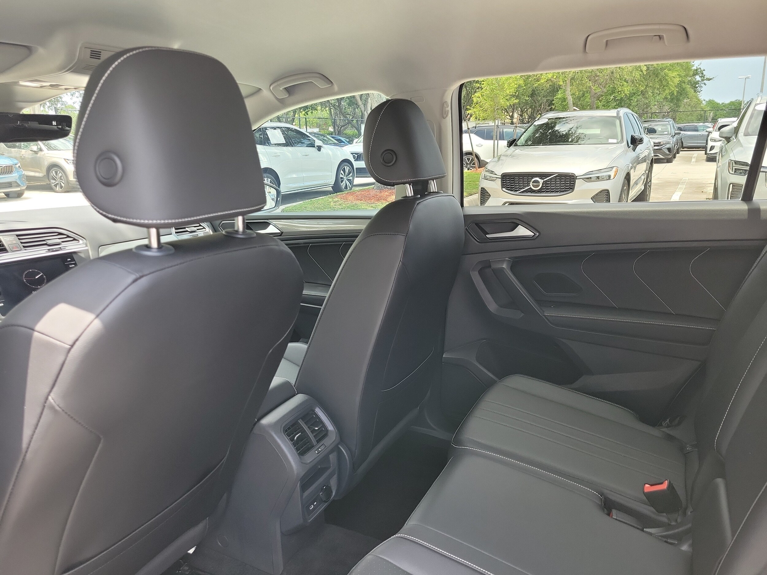 2023 Volkswagen Tiguan SE - Photo 13