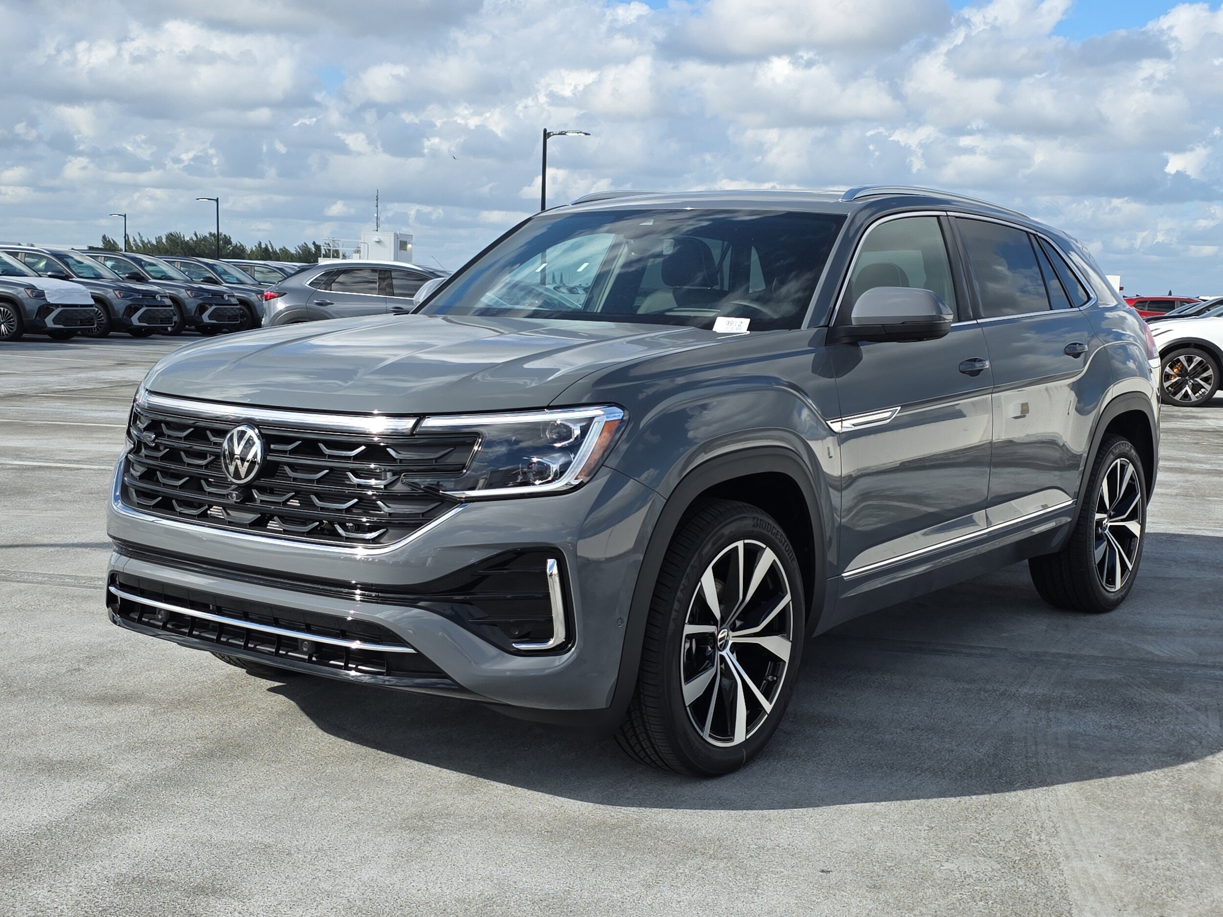 2026 Volkswagen Atlas Cross Sport SEL Premium R-Line photo 2