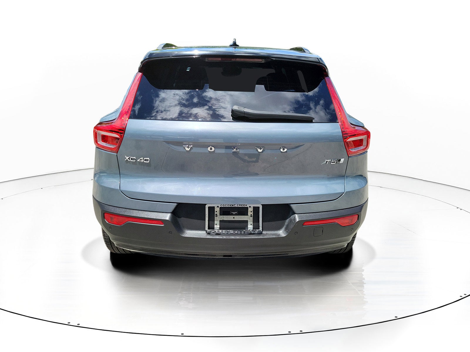 2021 Volvo XC40 R-Design - Photo 8