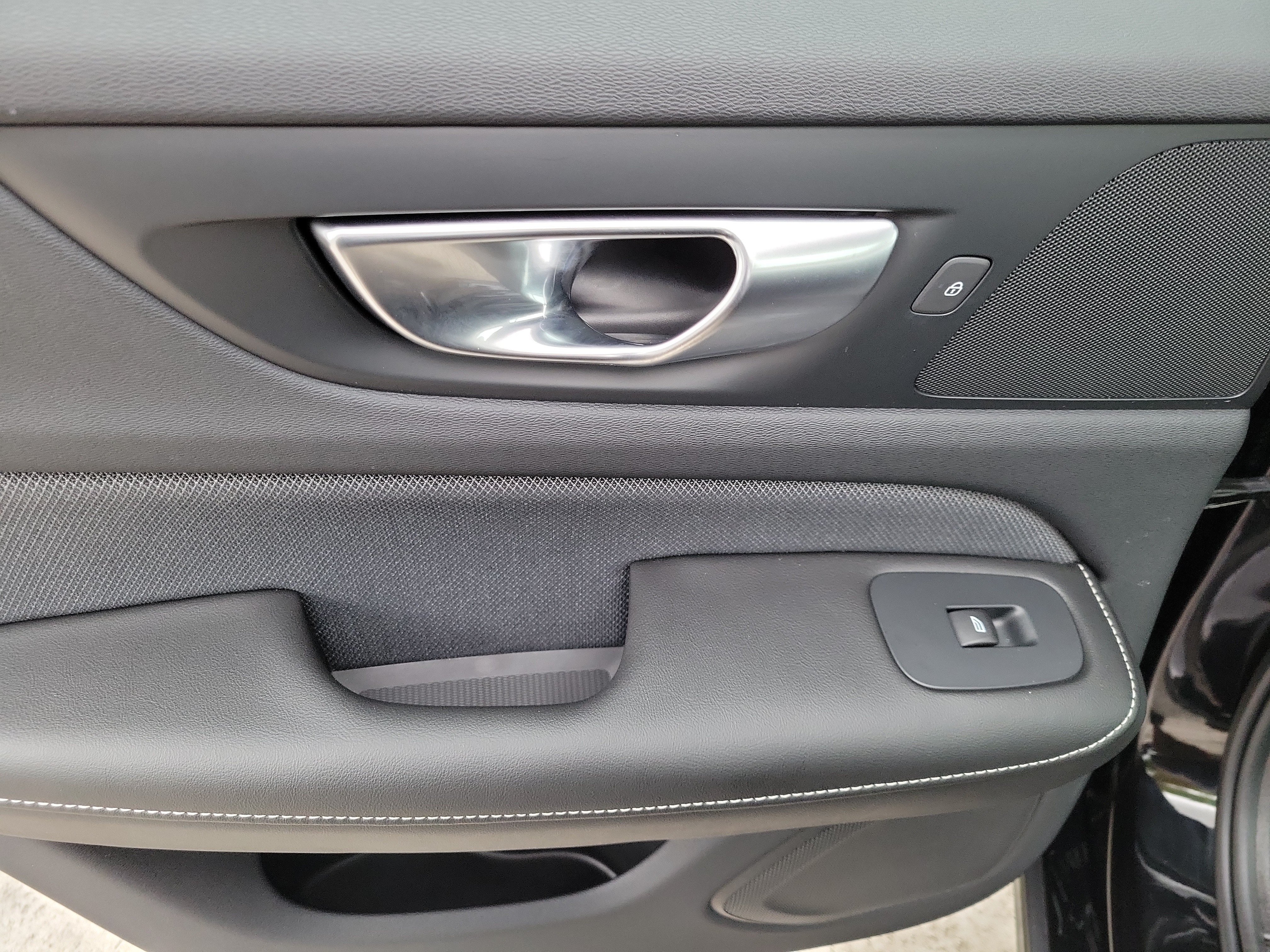 2024 Volvo S60 Plus - Photo 14
