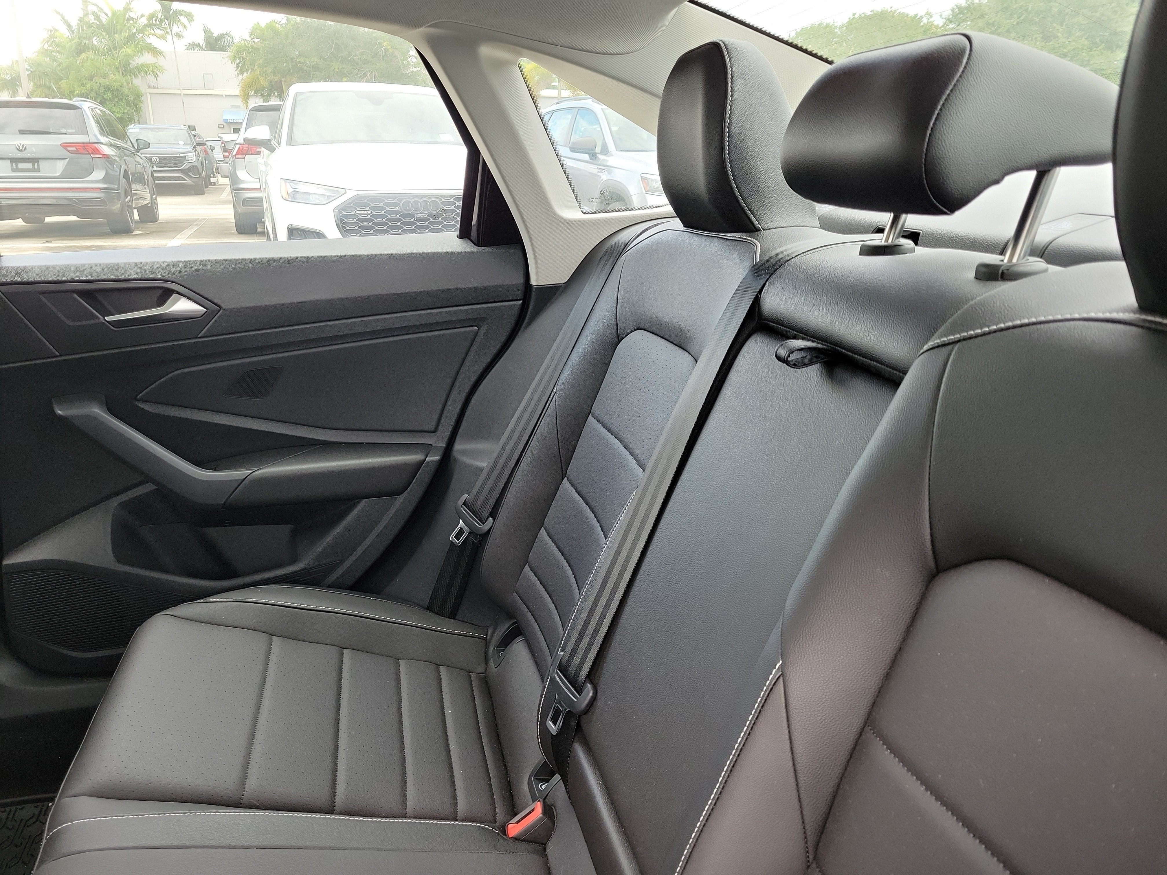 2023 Volkswagen Jetta SE - Photo 10