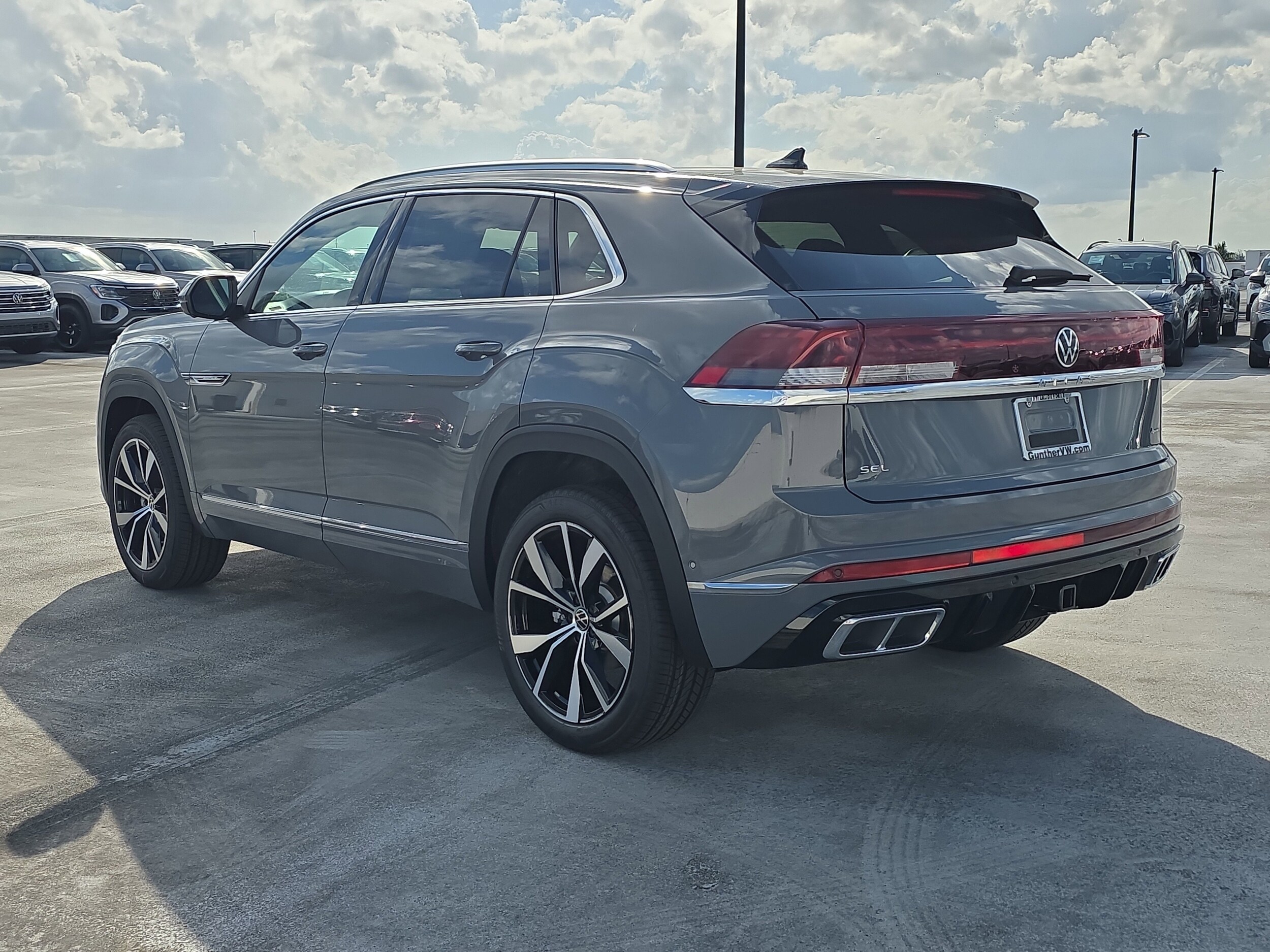 2026 Volkswagen Atlas Cross Sport SEL Premium R-Line photo 4