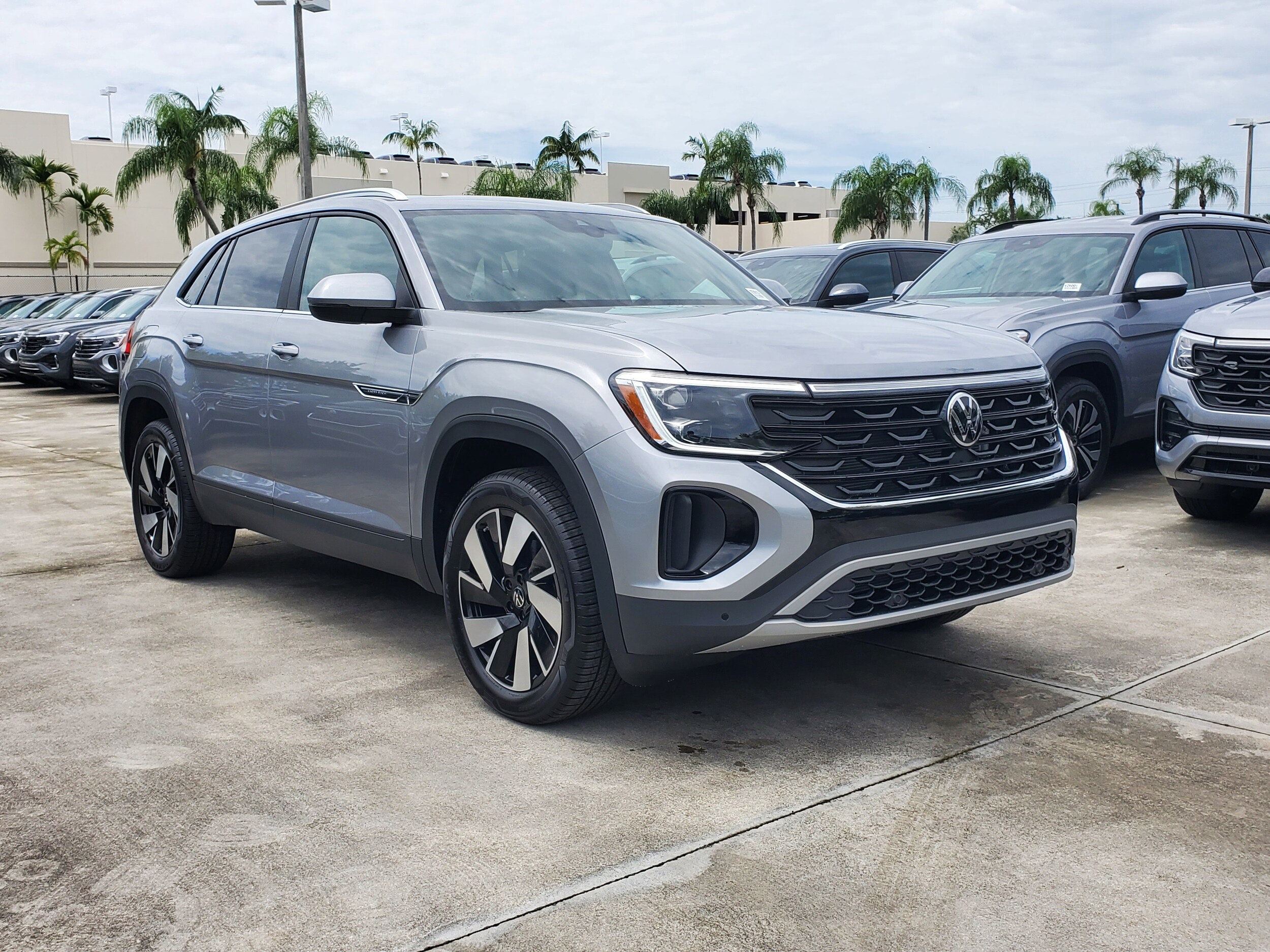 2026 Volkswagen Atlas Cross Sport SE Technology photo 2