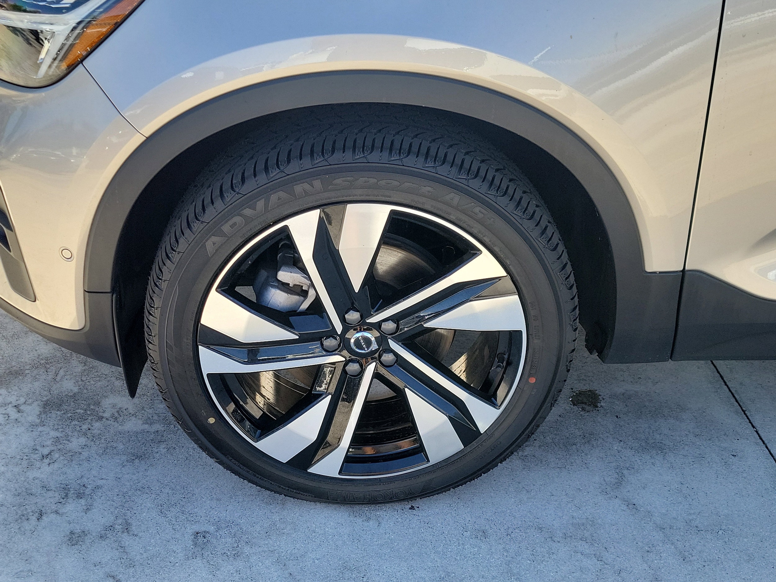 2024 Volvo XC40 Plus - Photo 4