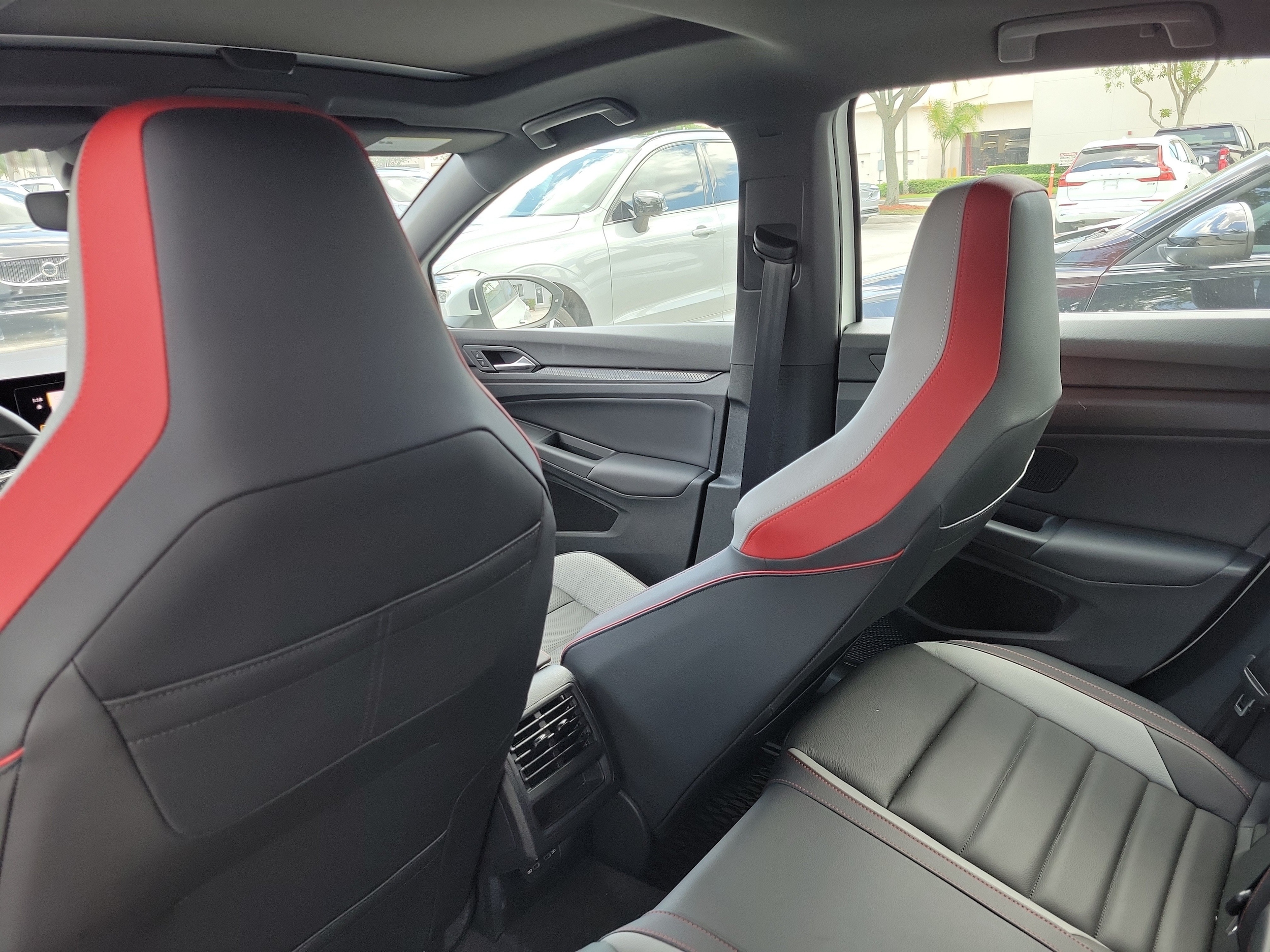 2024 Volkswagen Golf GTI SE - Photo 9